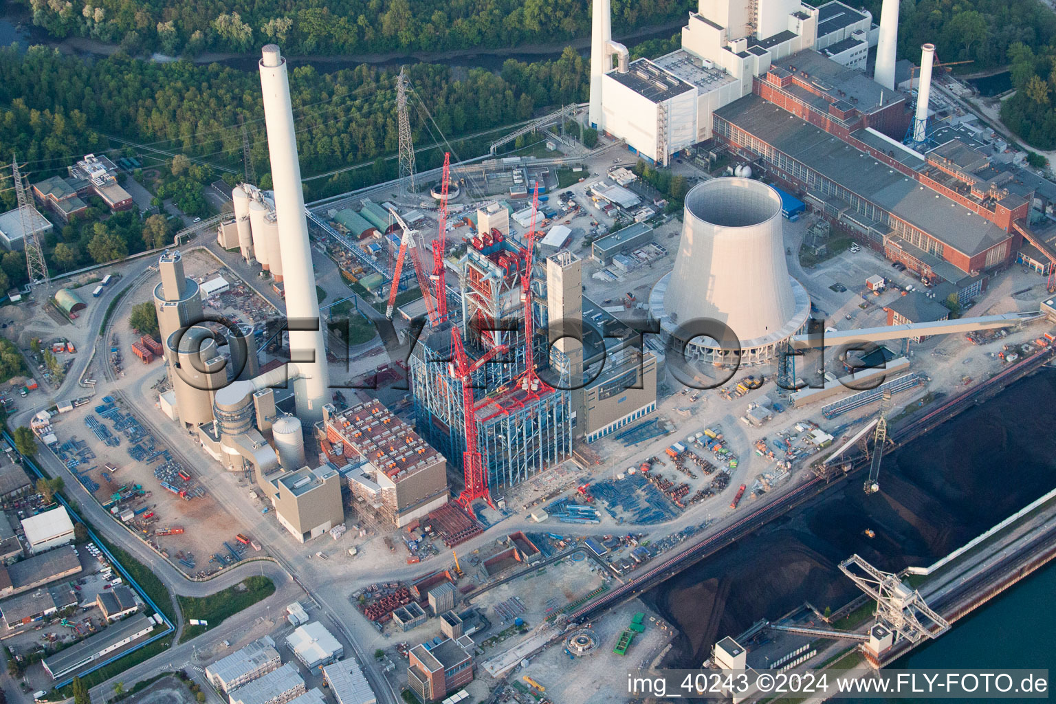 Chantier ENBW à le quartier Rheinhafen in Karlsruhe dans le département Bade-Wurtemberg, Allemagne vue du ciel