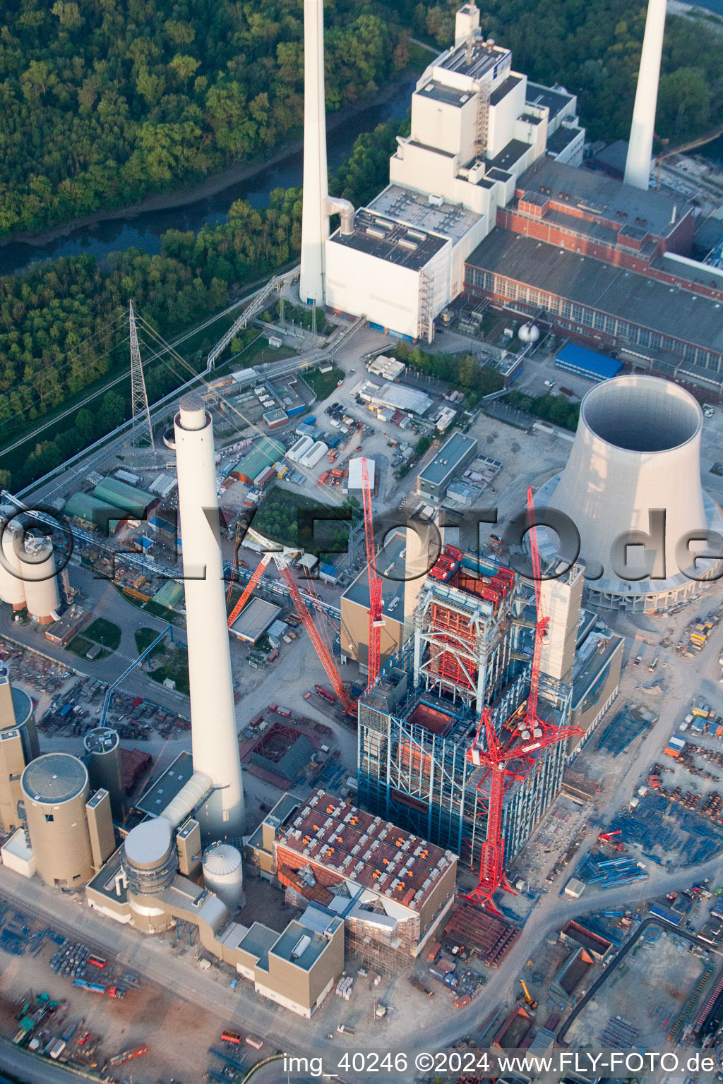 Chantier ENBW à le quartier Rheinhafen in Karlsruhe dans le département Bade-Wurtemberg, Allemagne du point de vue du drone