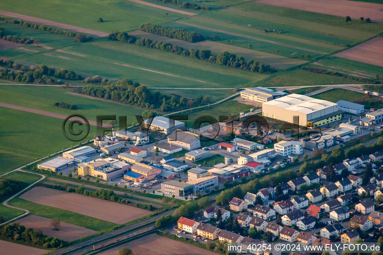 Vue aérienne de Bague commerciale à le quartier Mörsch in Rheinstetten dans le département Bade-Wurtemberg, Allemagne