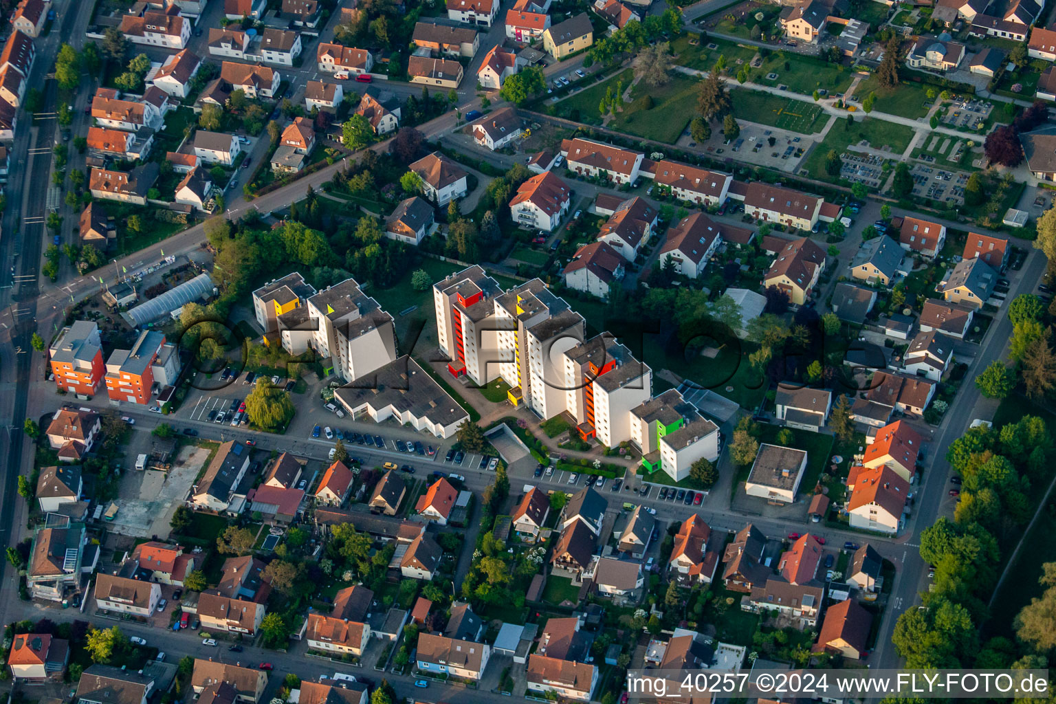 Vue aérienne de Römerstr à le quartier Mörsch in Rheinstetten dans le département Bade-Wurtemberg, Allemagne