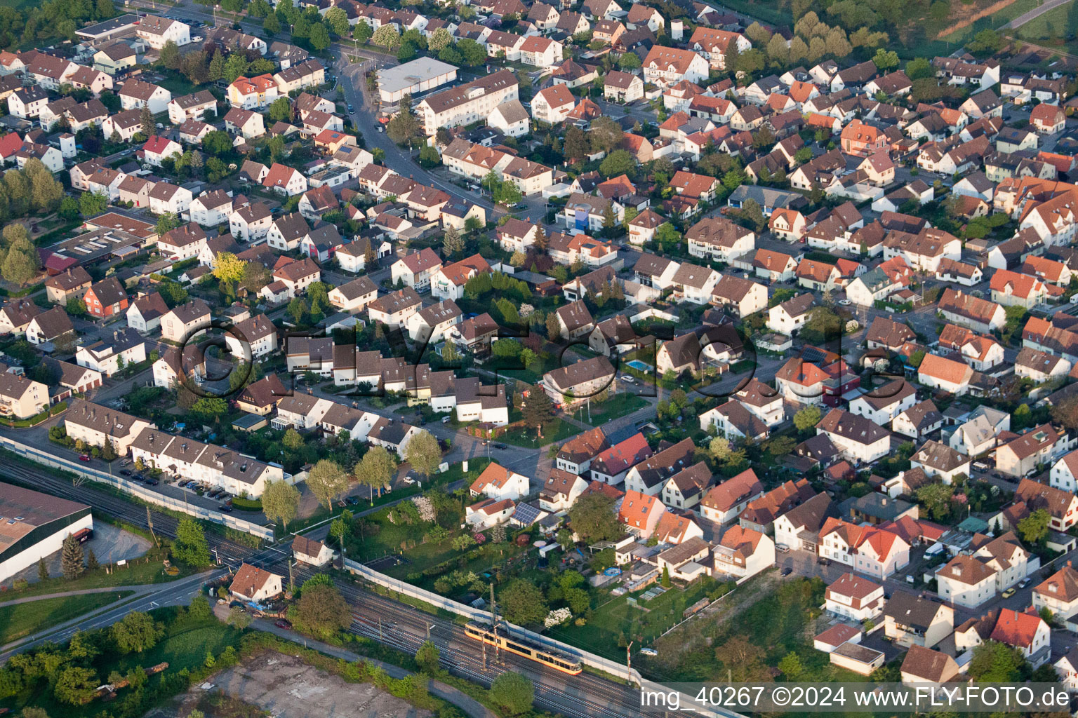 Vue aérienne de Rue Rastatter à Durmersheim dans le département Bade-Wurtemberg, Allemagne