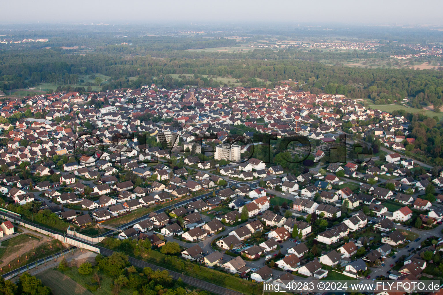 Image drone de Ötigheim dans le département Bade-Wurtemberg, Allemagne