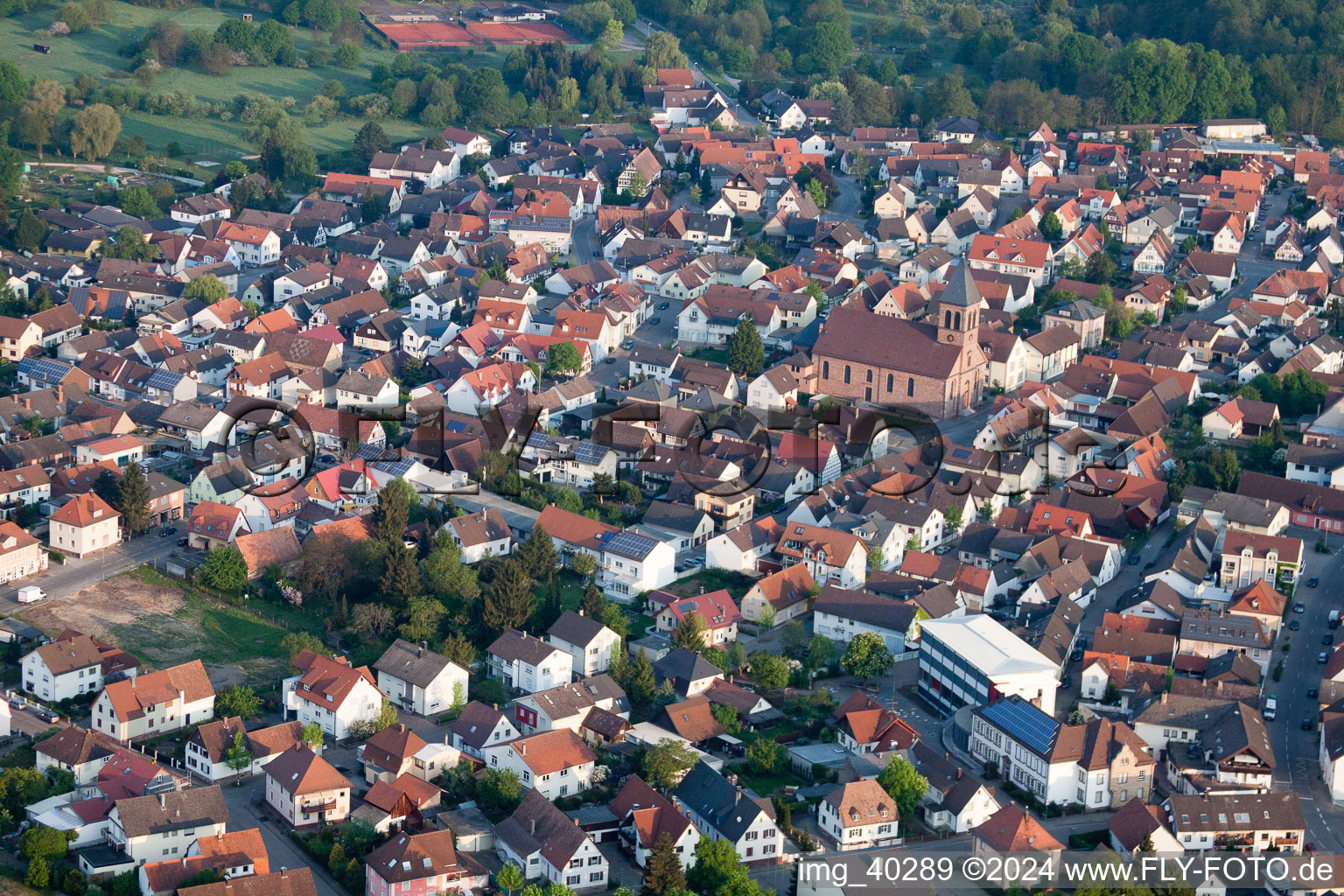 Vue aérienne de Ötigheim dans le département Bade-Wurtemberg, Allemagne