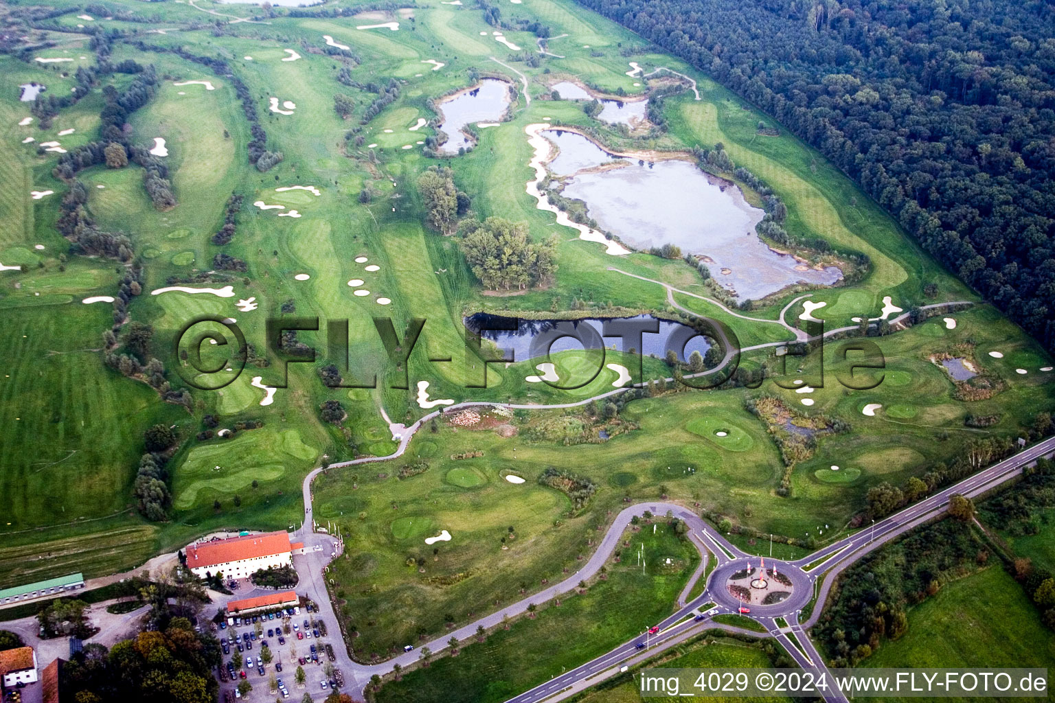 Photographie aérienne de Superficie du terrain de golf complexe de golf domaine de campagne Dreihof à le quartier Dreihof in Essingen dans le département Rhénanie-Palatinat, Allemagne