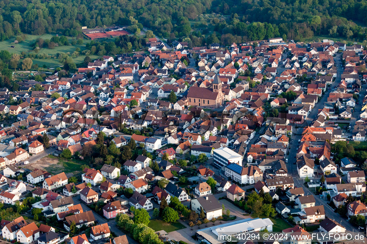 Ötigheim dans le département Bade-Wurtemberg, Allemagne hors des airs