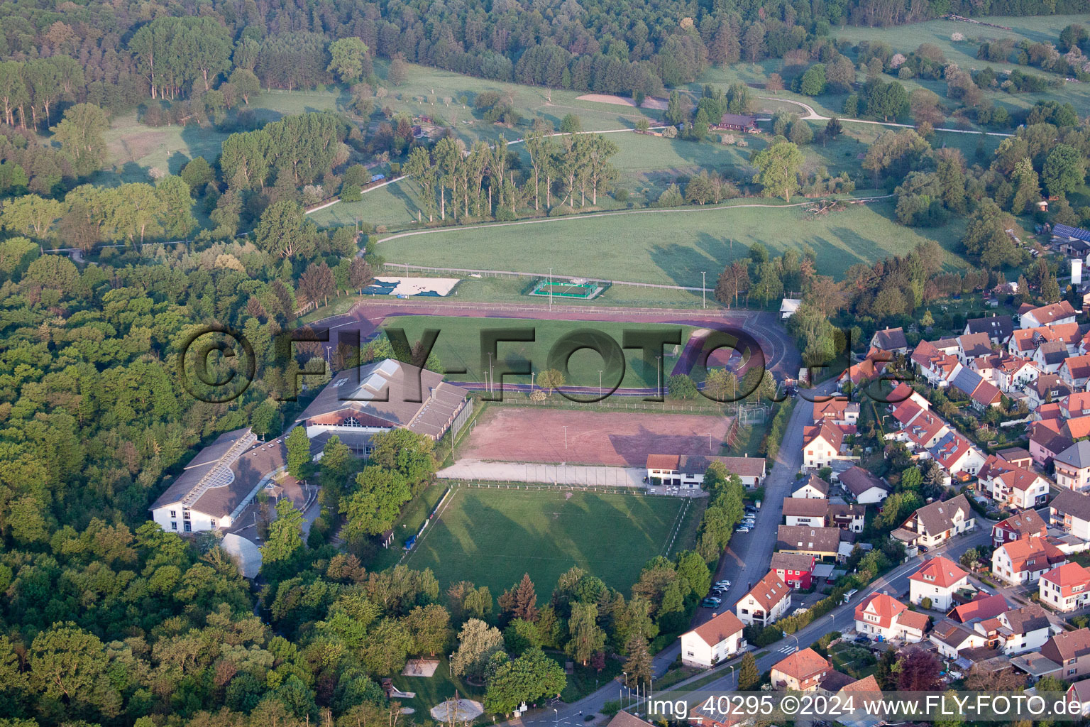 Ötigheim dans le département Bade-Wurtemberg, Allemagne vue d'en haut