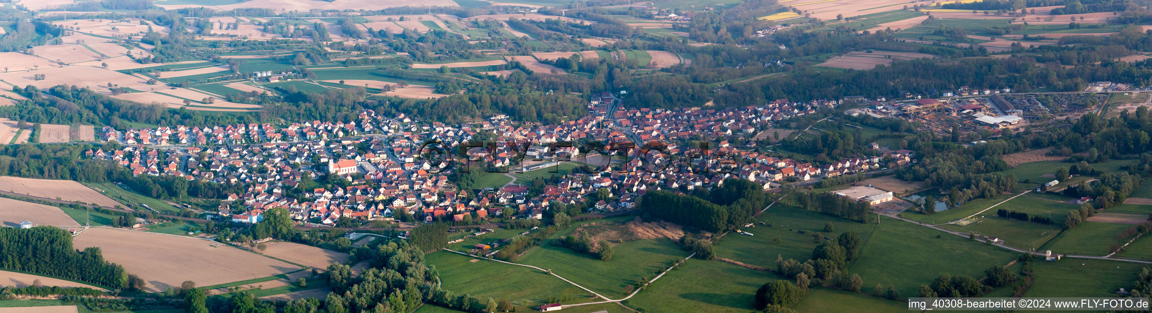 Vue aérienne de Panorama depuis l'ouest à Mothern dans le département Bas Rhin, France