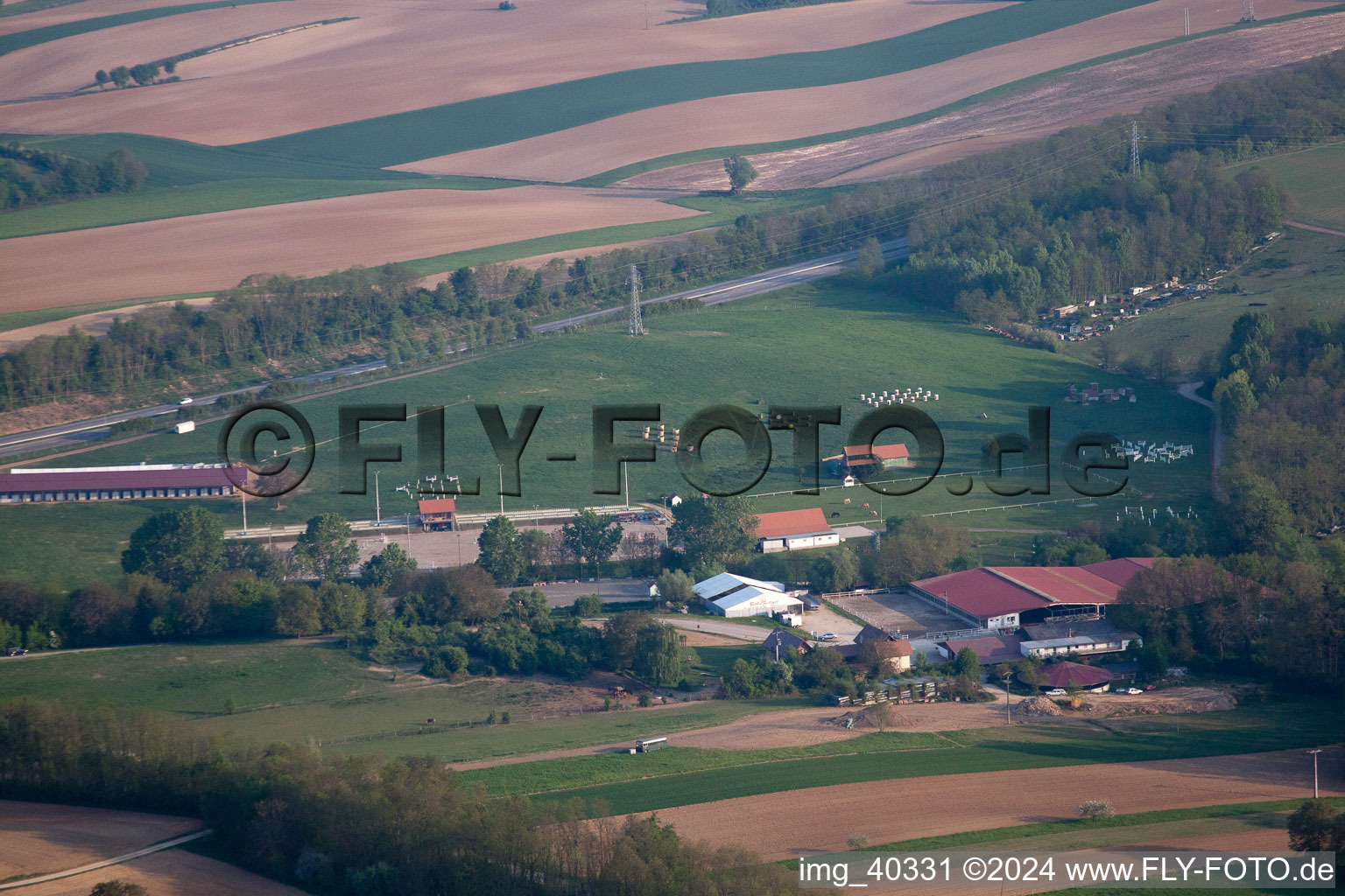 Vue aérienne de Haras à Neewiller-près-Lauterbourg dans le département Bas Rhin, France