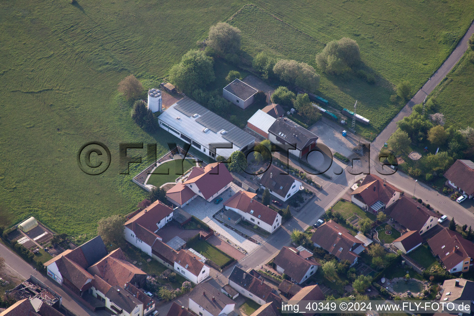 Quartier Büchelberg in Wörth am Rhein dans le département Rhénanie-Palatinat, Allemagne du point de vue du drone