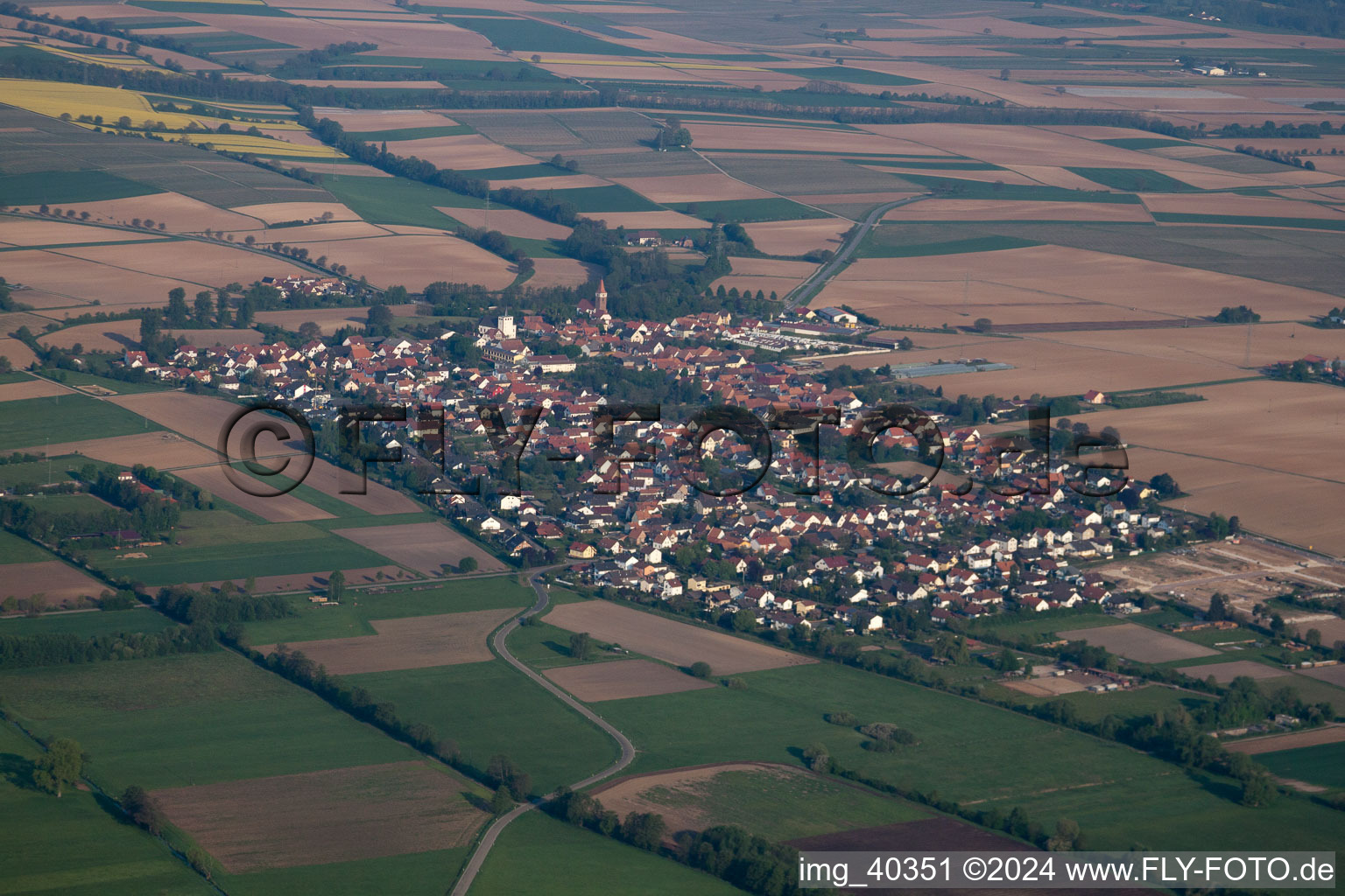 Minfeld dans le département Rhénanie-Palatinat, Allemagne vue du ciel