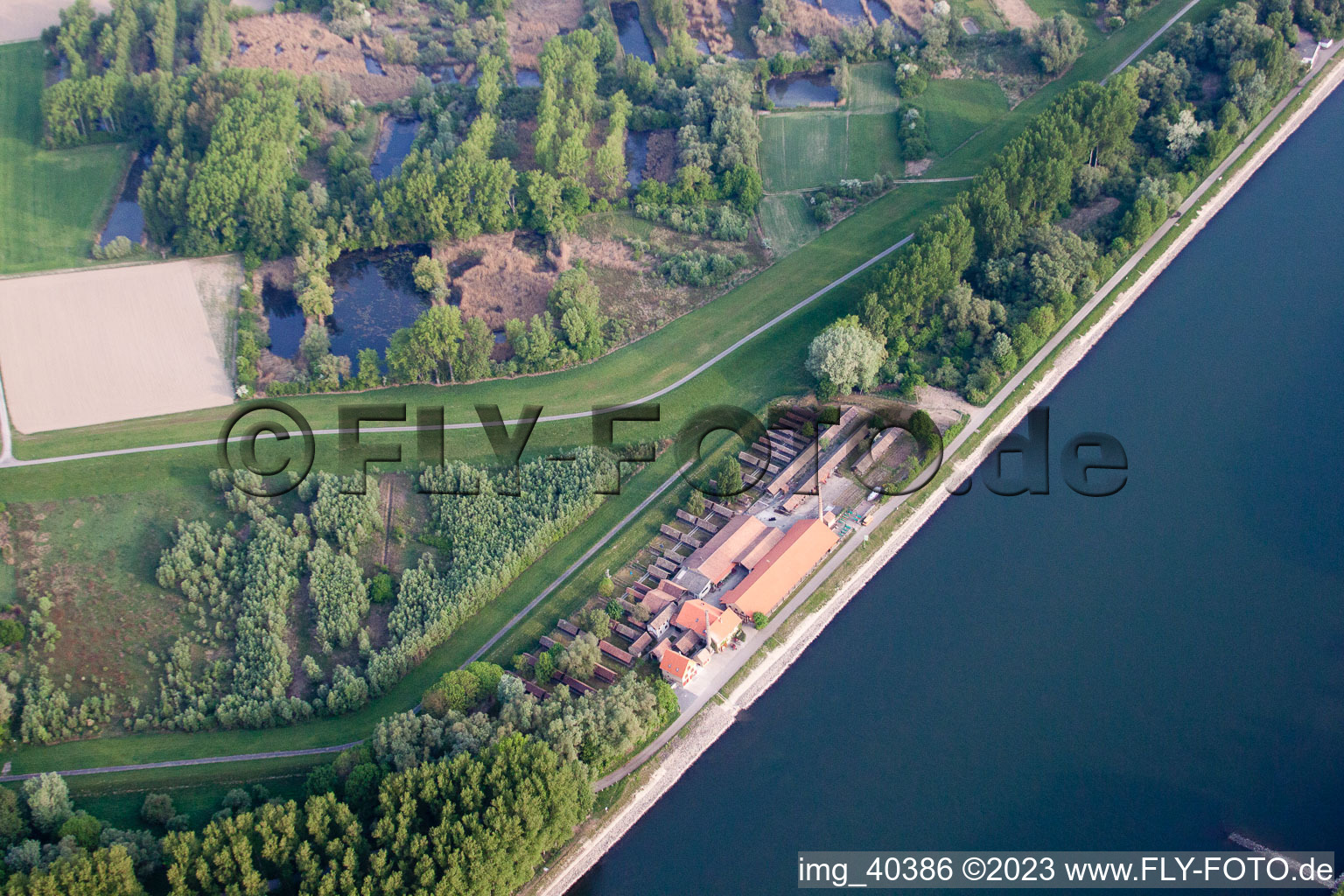 Quartier Sondernheim in Germersheim dans le département Rhénanie-Palatinat, Allemagne du point de vue du drone