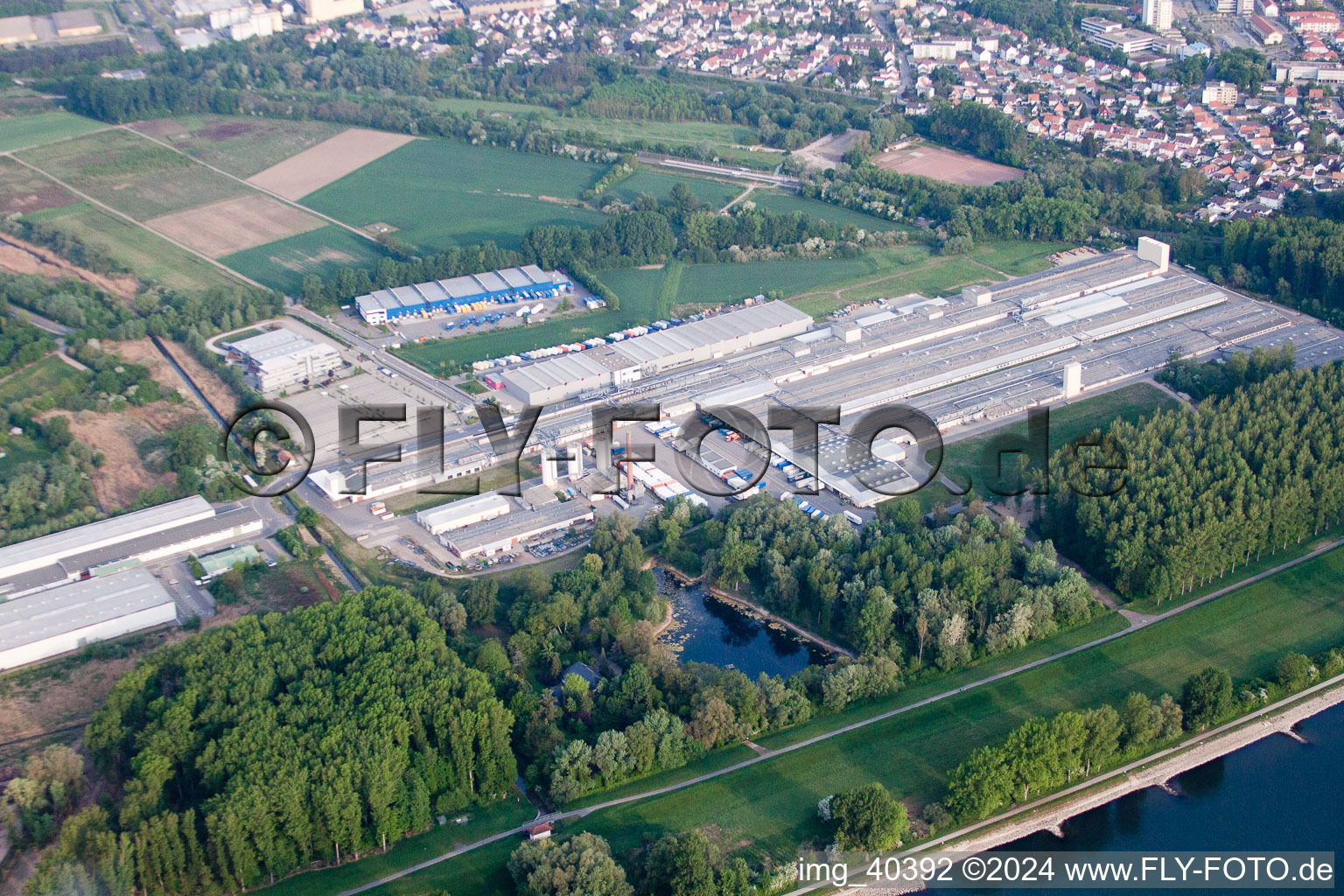 Zone industrielle de Nolde à Germersheim dans le département Rhénanie-Palatinat, Allemagne vue d'en haut