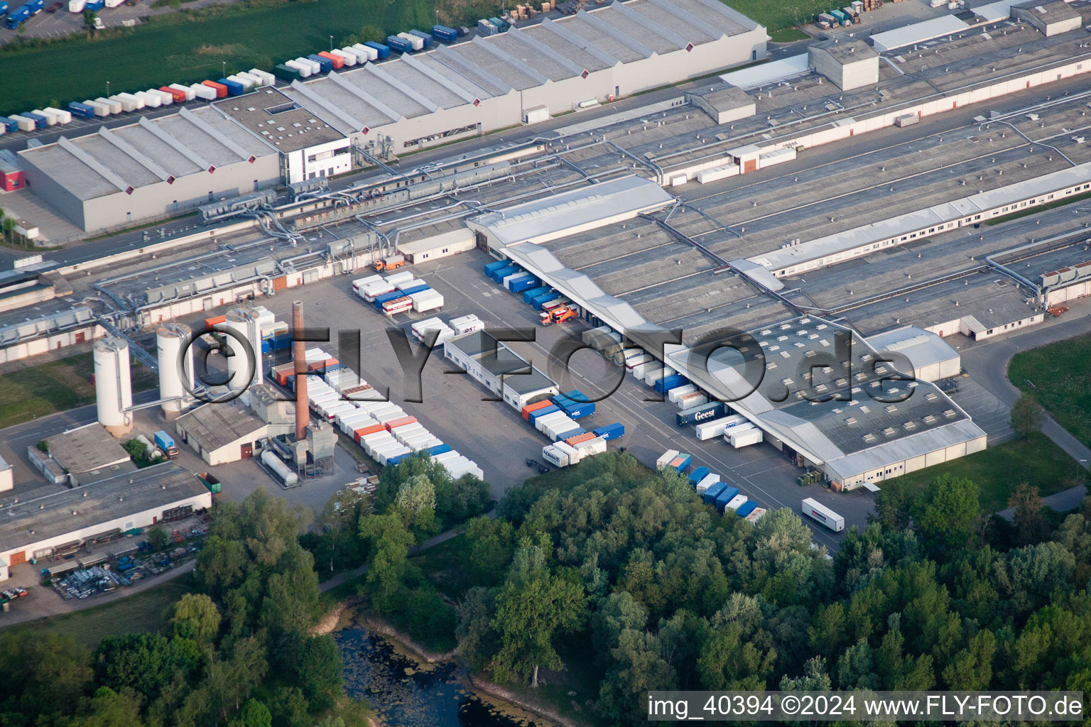 Vue d'oiseau de Zone industrielle de Nolde à Germersheim dans le département Rhénanie-Palatinat, Allemagne