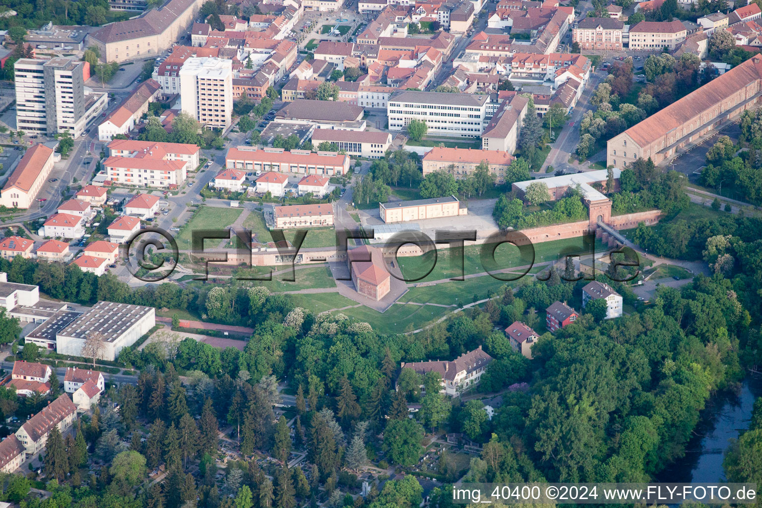 Germersheim dans le département Rhénanie-Palatinat, Allemagne du point de vue du drone