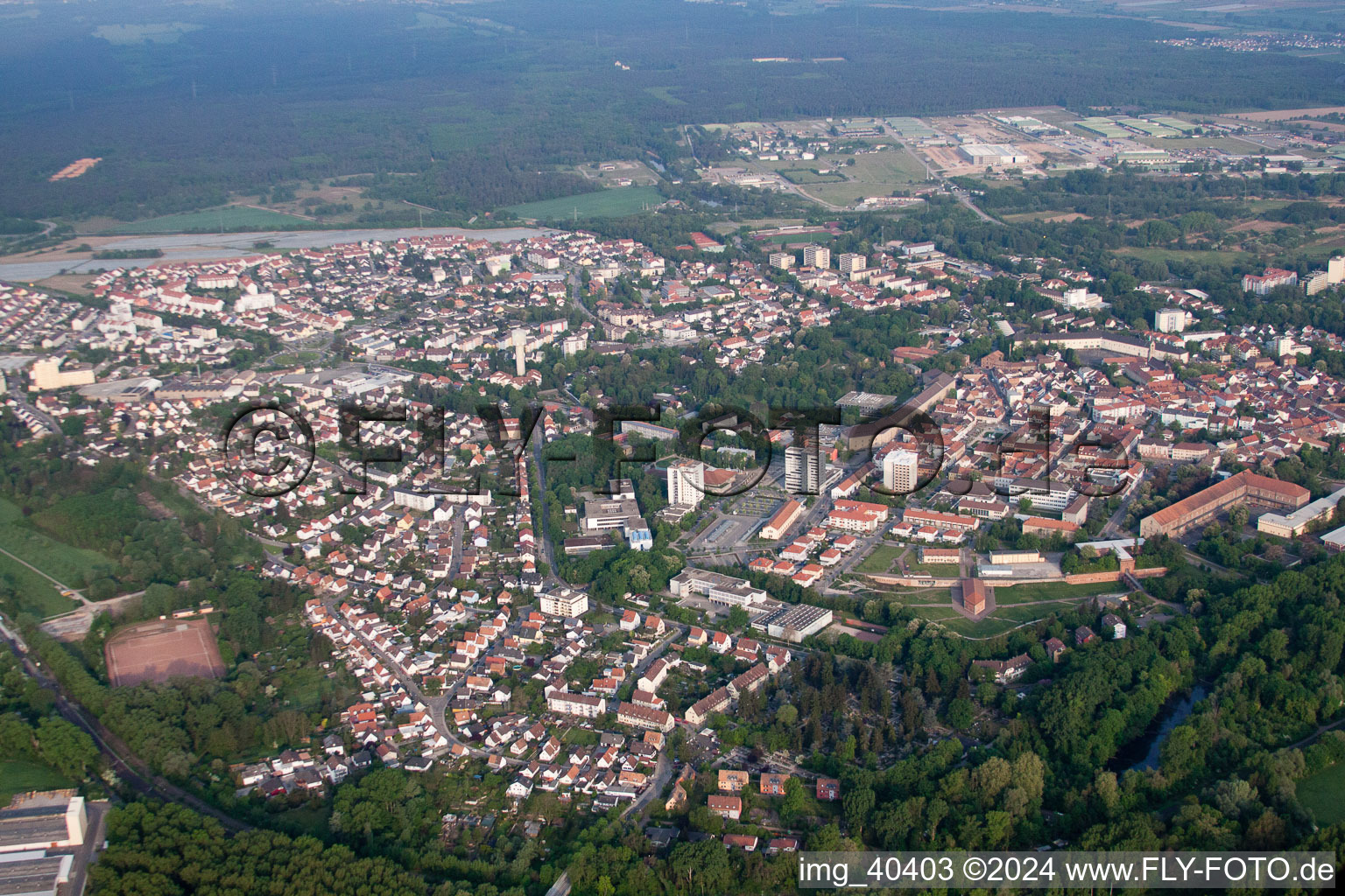 Vue aérienne de Germersheim dans le département Rhénanie-Palatinat, Allemagne