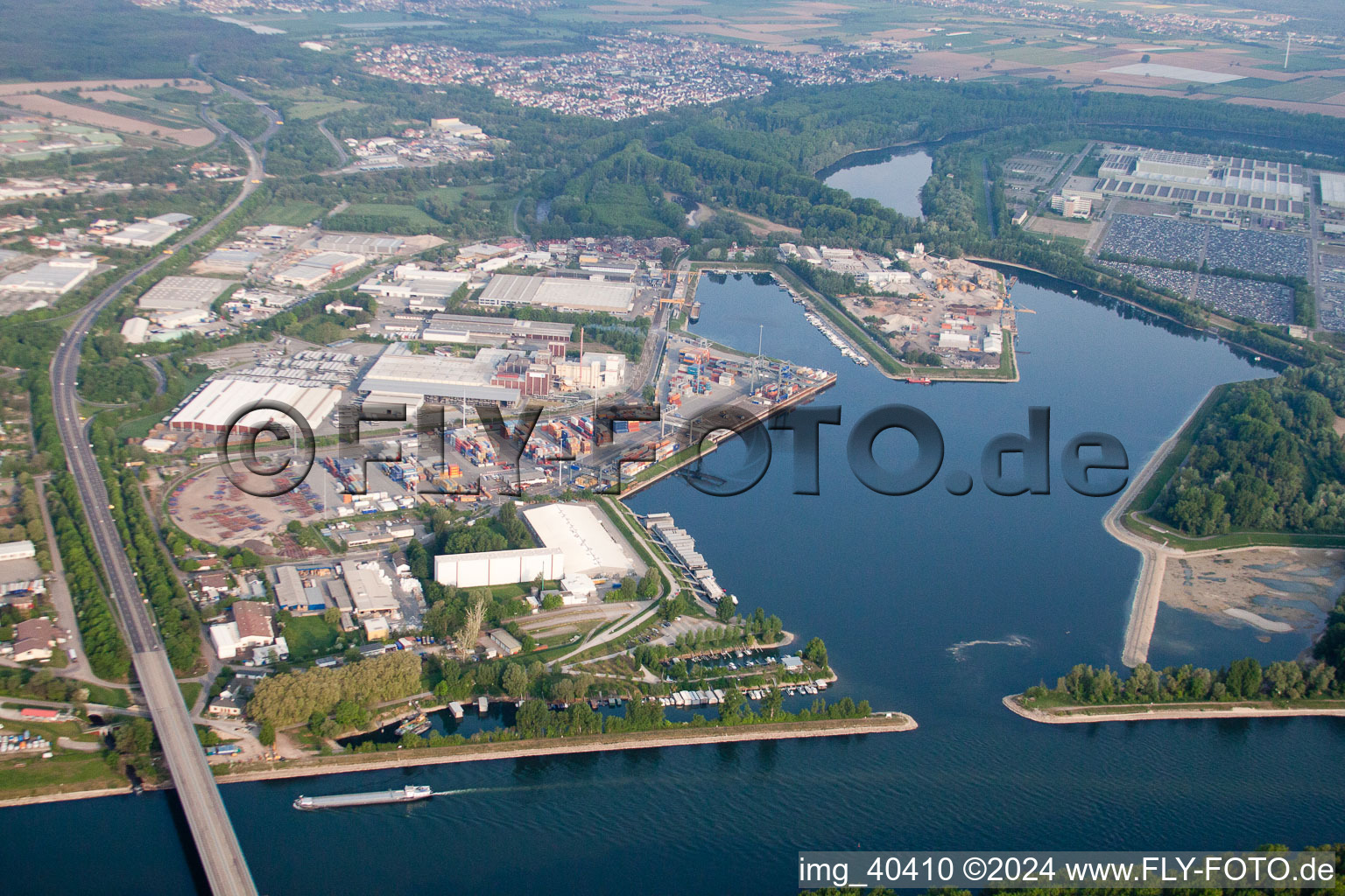 Vue aérienne de Port du Rhin à Germersheim dans le département Rhénanie-Palatinat, Allemagne