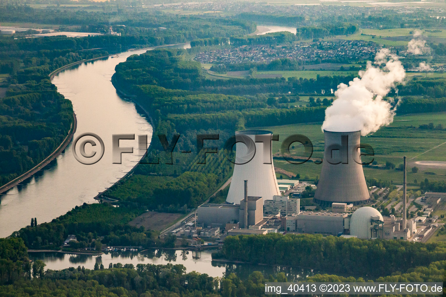 Vue aérienne de Centrale nucléaire à Philippsburg dans le département Bade-Wurtemberg, Allemagne