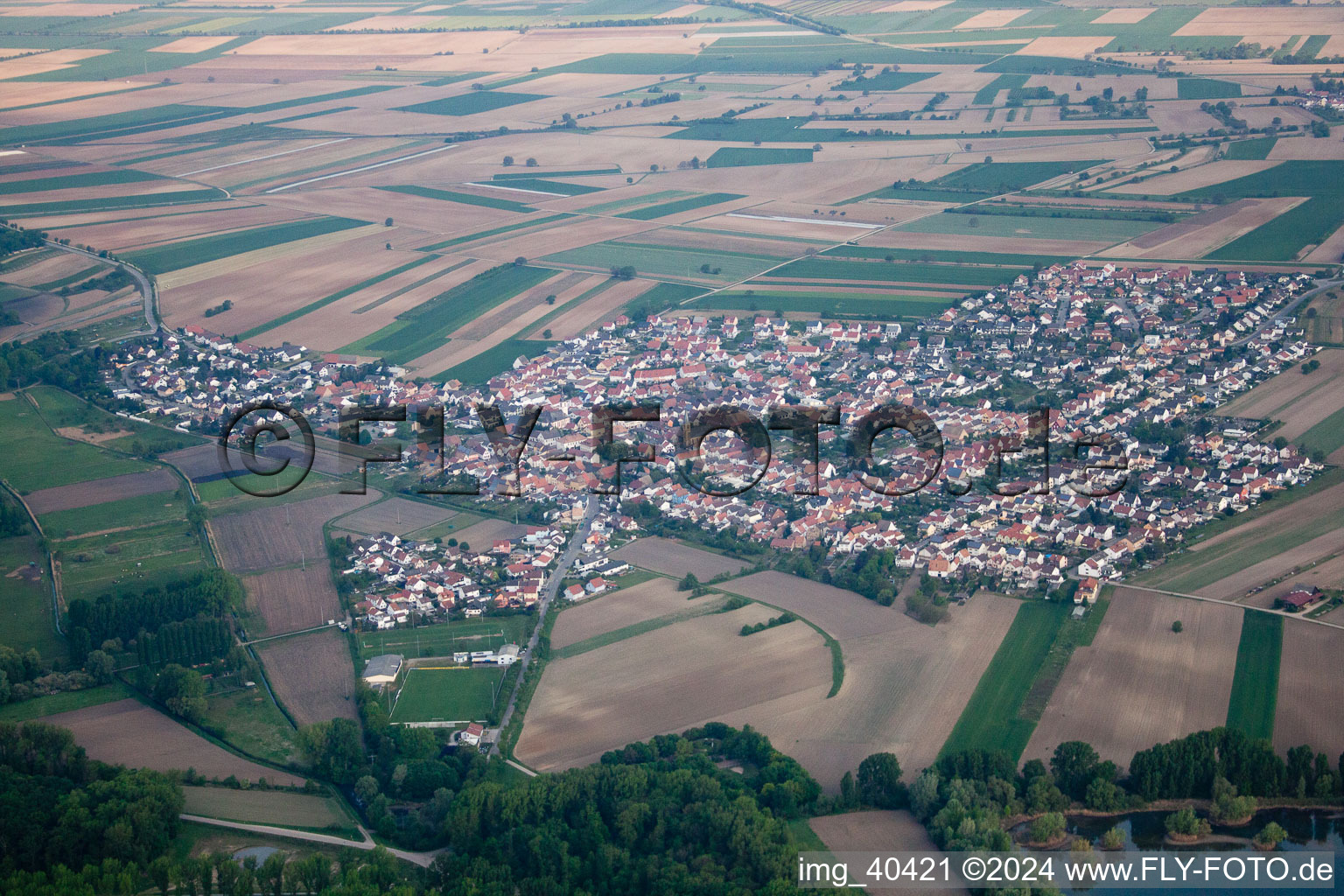 Quartier Mechtersheim in Römerberg dans le département Rhénanie-Palatinat, Allemagne hors des airs