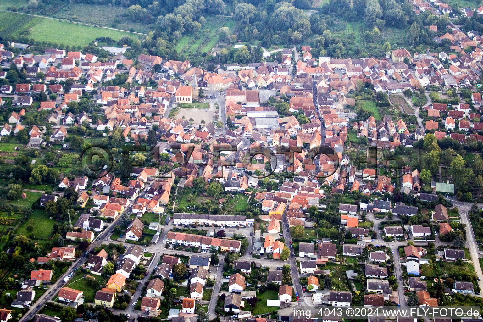 Vue aérienne de Du nord à le quartier Godramstein in Landau in der Pfalz dans le département Rhénanie-Palatinat, Allemagne