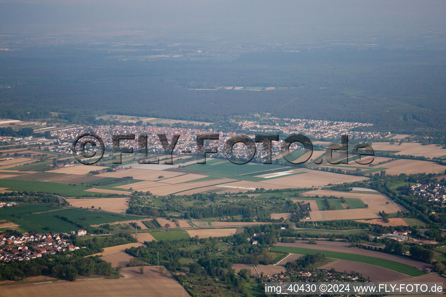 Hockenheim dans le département Bade-Wurtemberg, Allemagne depuis l'avion