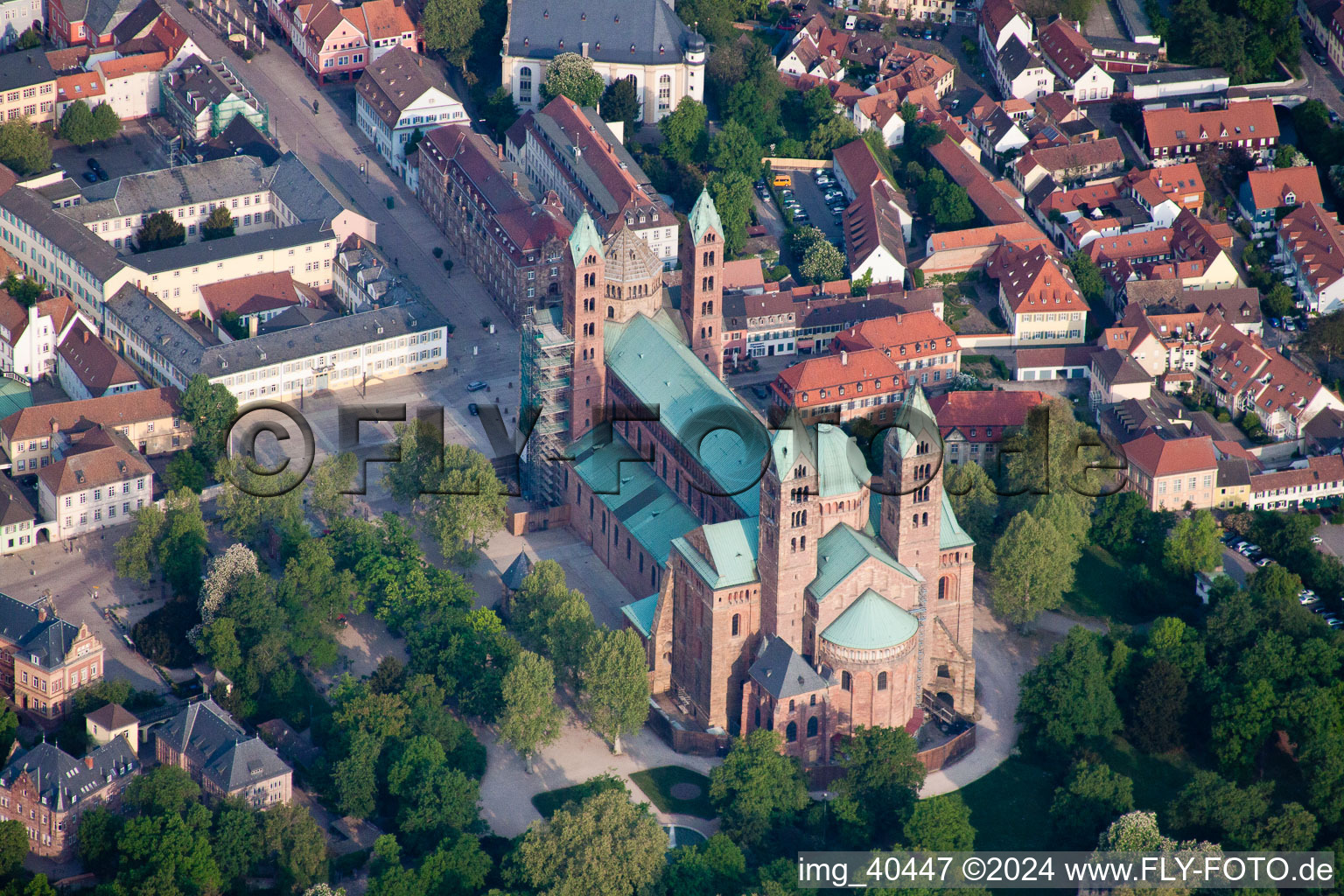 Photographie aérienne de Bâtiment de l'église de la cathédrale dans la vieille ville à Speyer dans le département Rhénanie-Palatinat, Allemagne
