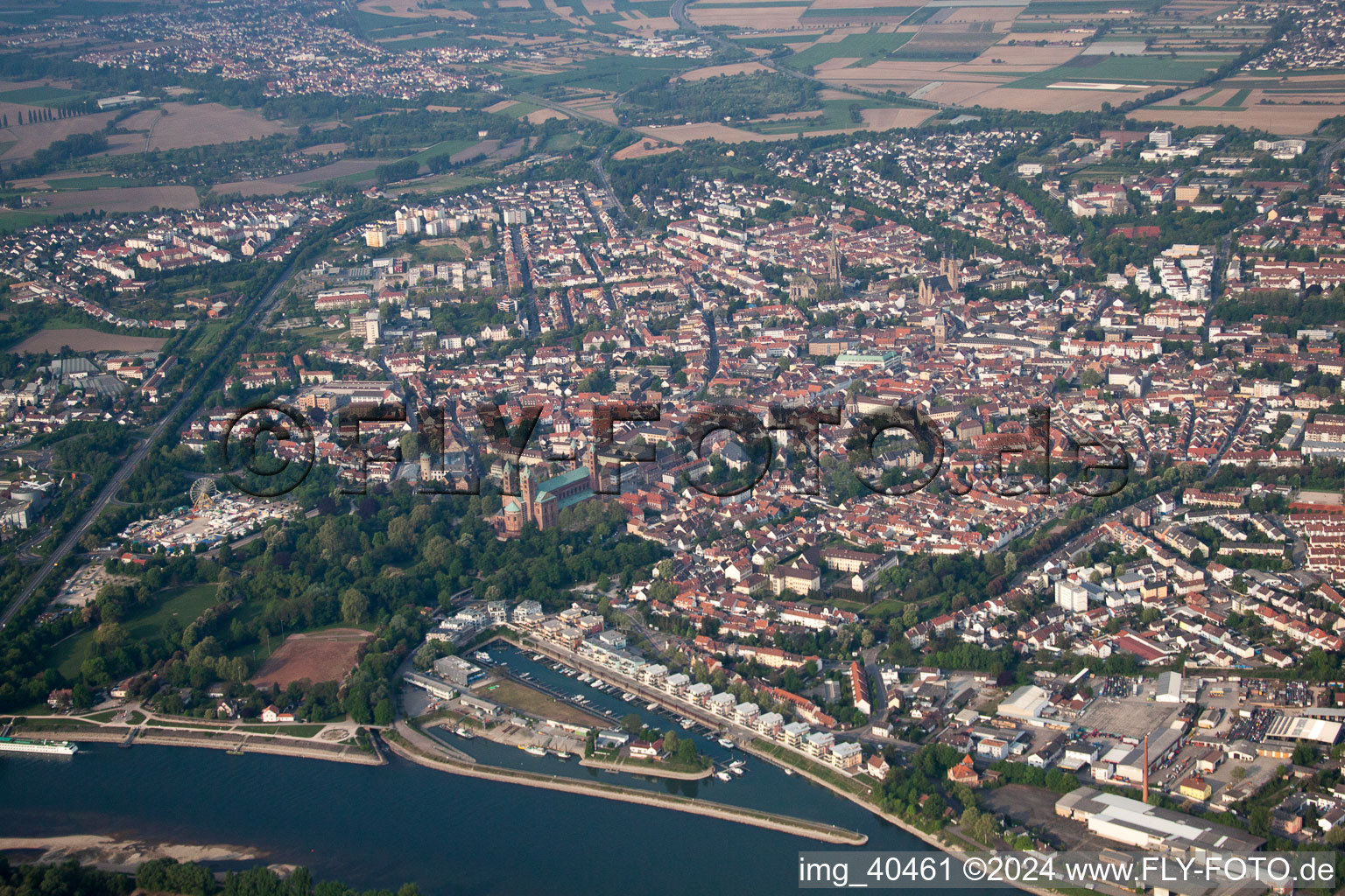 Vue aérienne de Zones riveraines du Rhin à Speyer dans le département Rhénanie-Palatinat, Allemagne