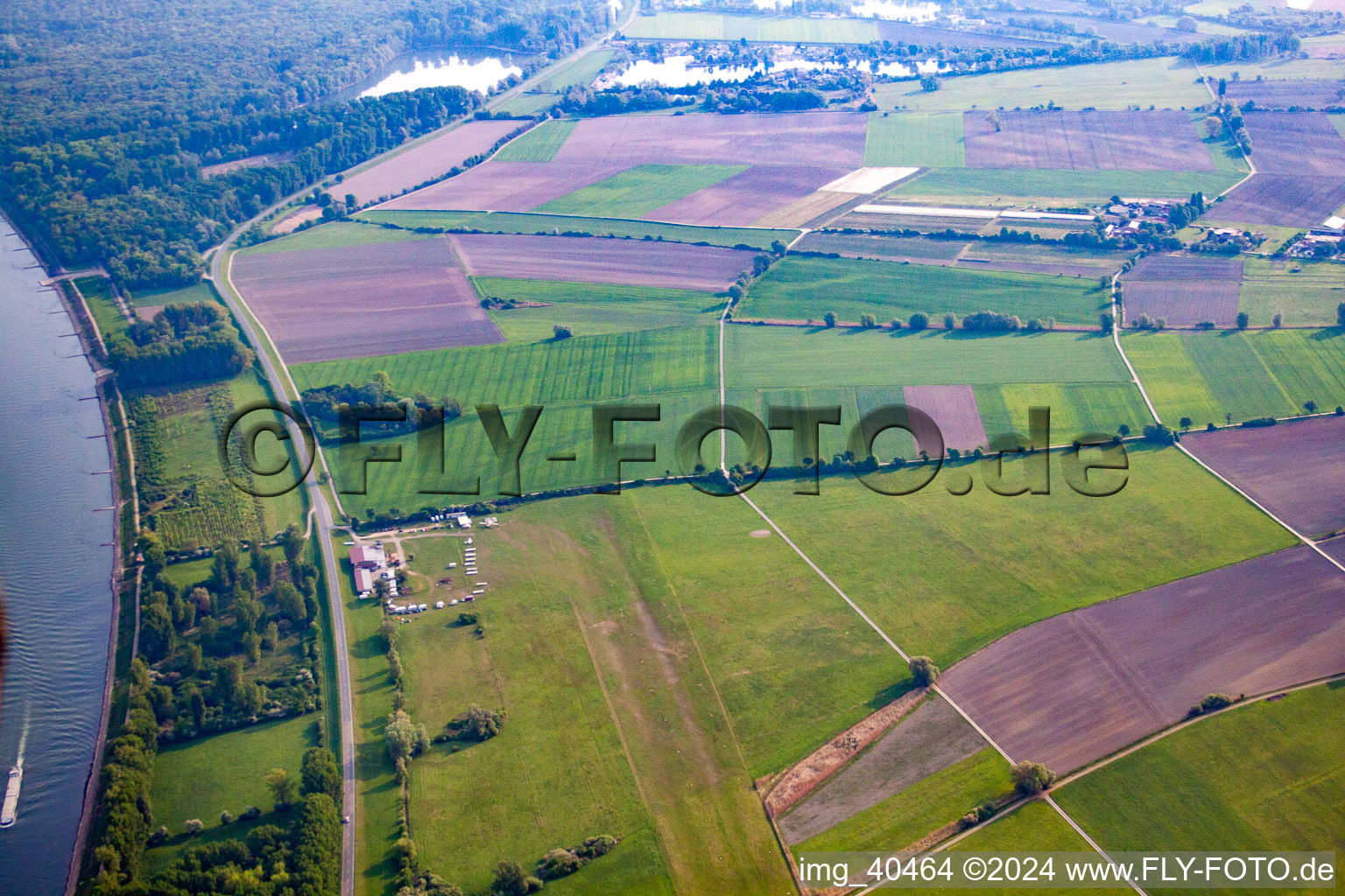 Vue aérienne de Aérodrome de Herrenteich à Ketsch dans le département Bade-Wurtemberg, Allemagne