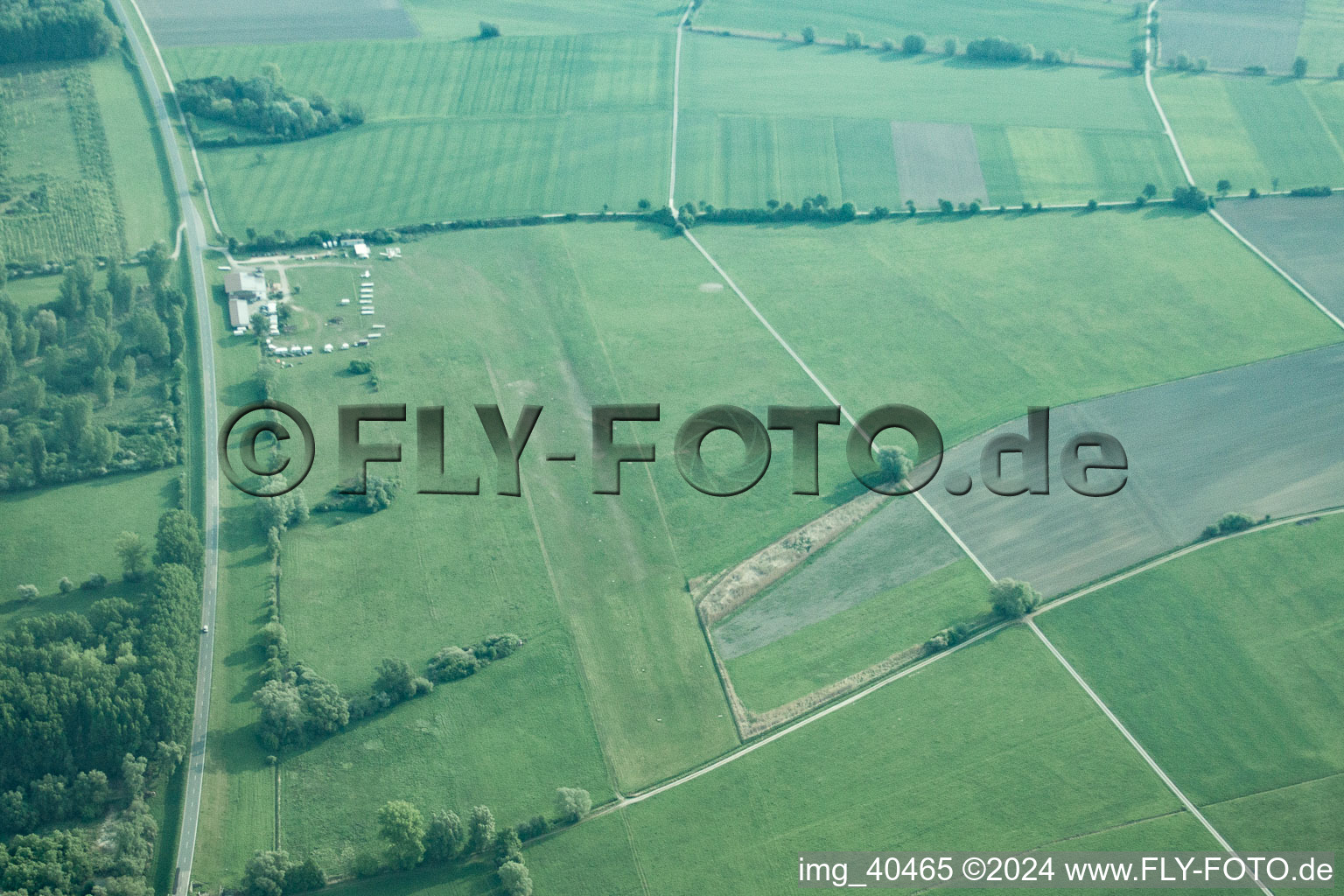 Vue aérienne de Aérodrome de Herrenteich à Ketsch dans le département Bade-Wurtemberg, Allemagne