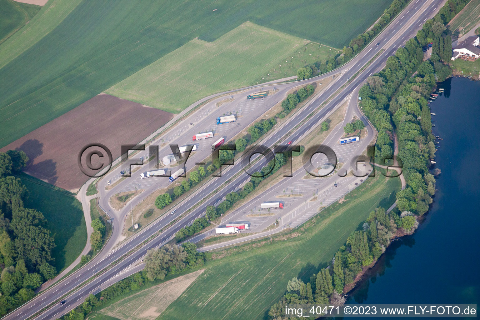 Vue aérienne de Parking d'autoroute à Speyer dans le département Rhénanie-Palatinat, Allemagne