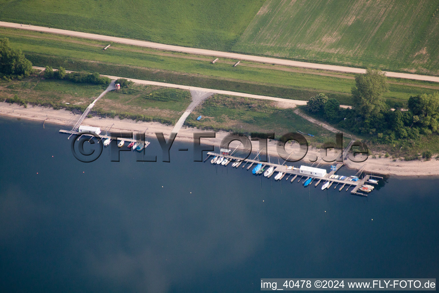 Otterstadt dans le département Rhénanie-Palatinat, Allemagne depuis l'avion