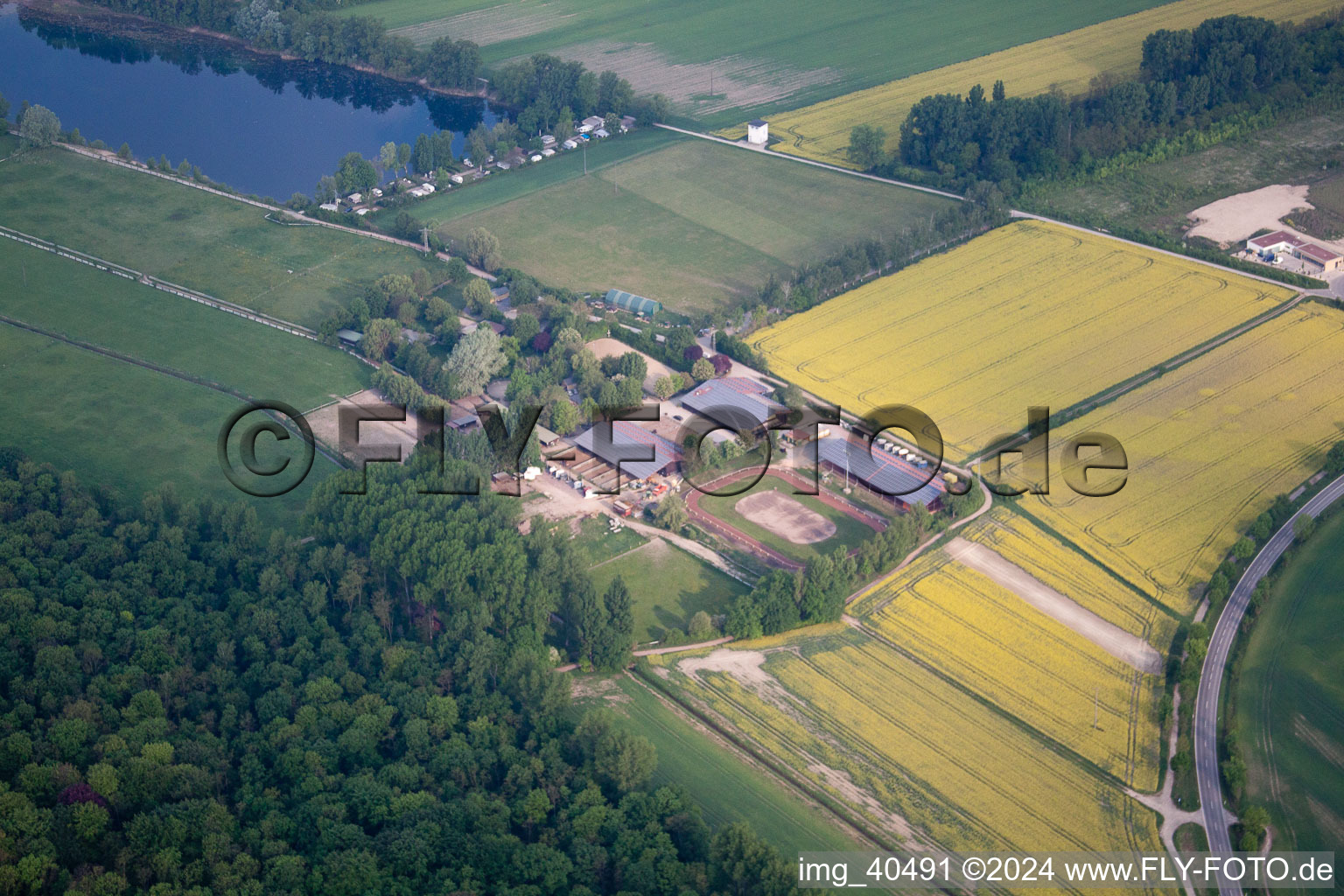 Altrip dans le département Rhénanie-Palatinat, Allemagne vue d'en haut