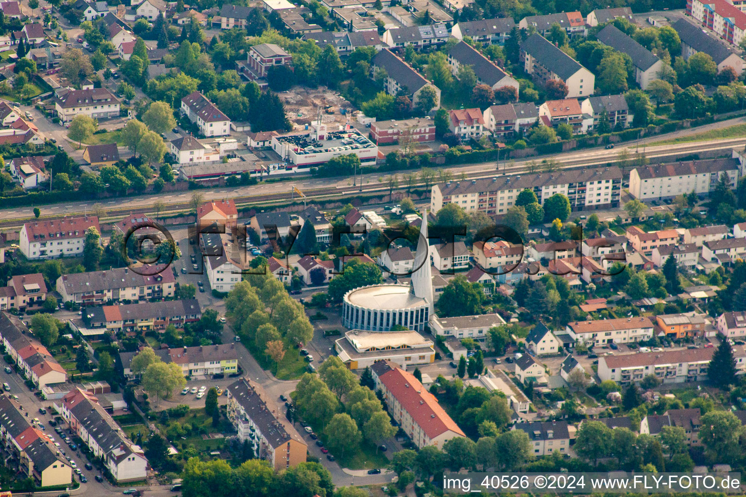 Vue aérienne de Saint-Conrad à le quartier Rheinau in Mannheim dans le département Bade-Wurtemberg, Allemagne