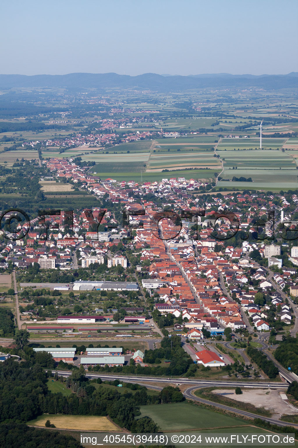 Enregistrement par drone de De l'est à Kandel dans le département Rhénanie-Palatinat, Allemagne