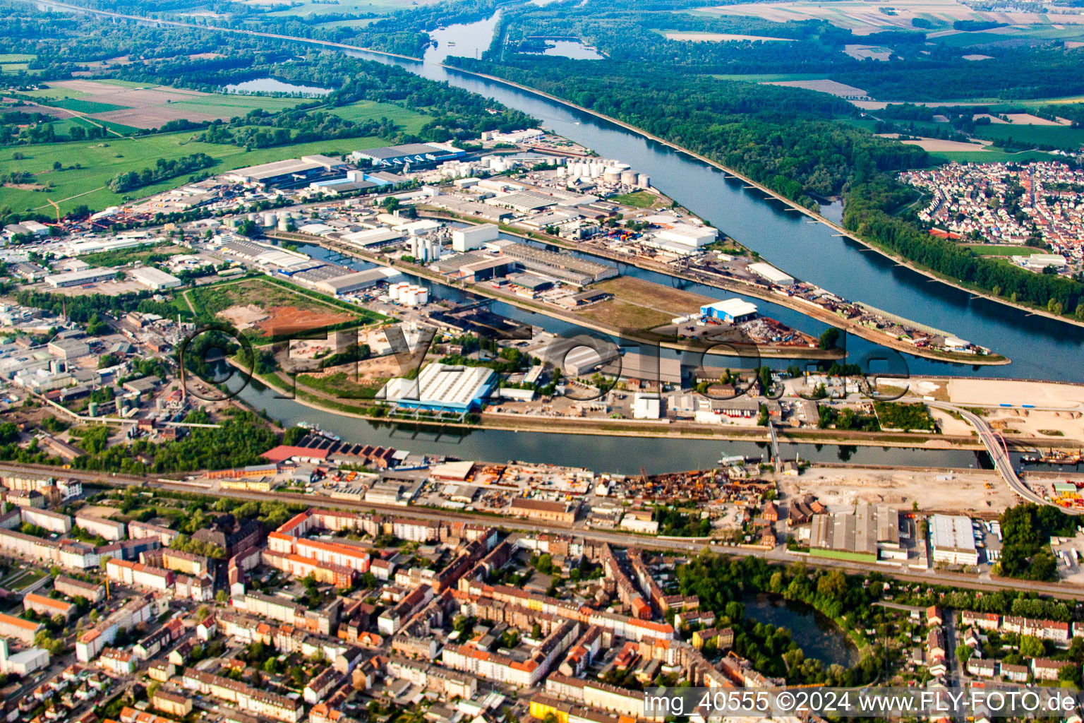 Vue aérienne de Port à le quartier Rheinau in Mannheim dans le département Bade-Wurtemberg, Allemagne