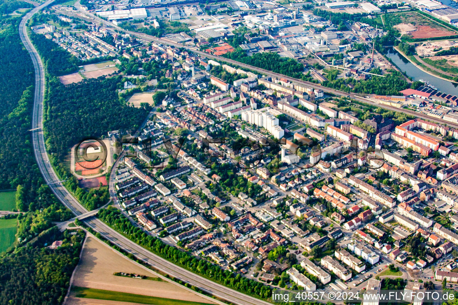 Quartier Rheinau in Mannheim dans le département Bade-Wurtemberg, Allemagne d'en haut