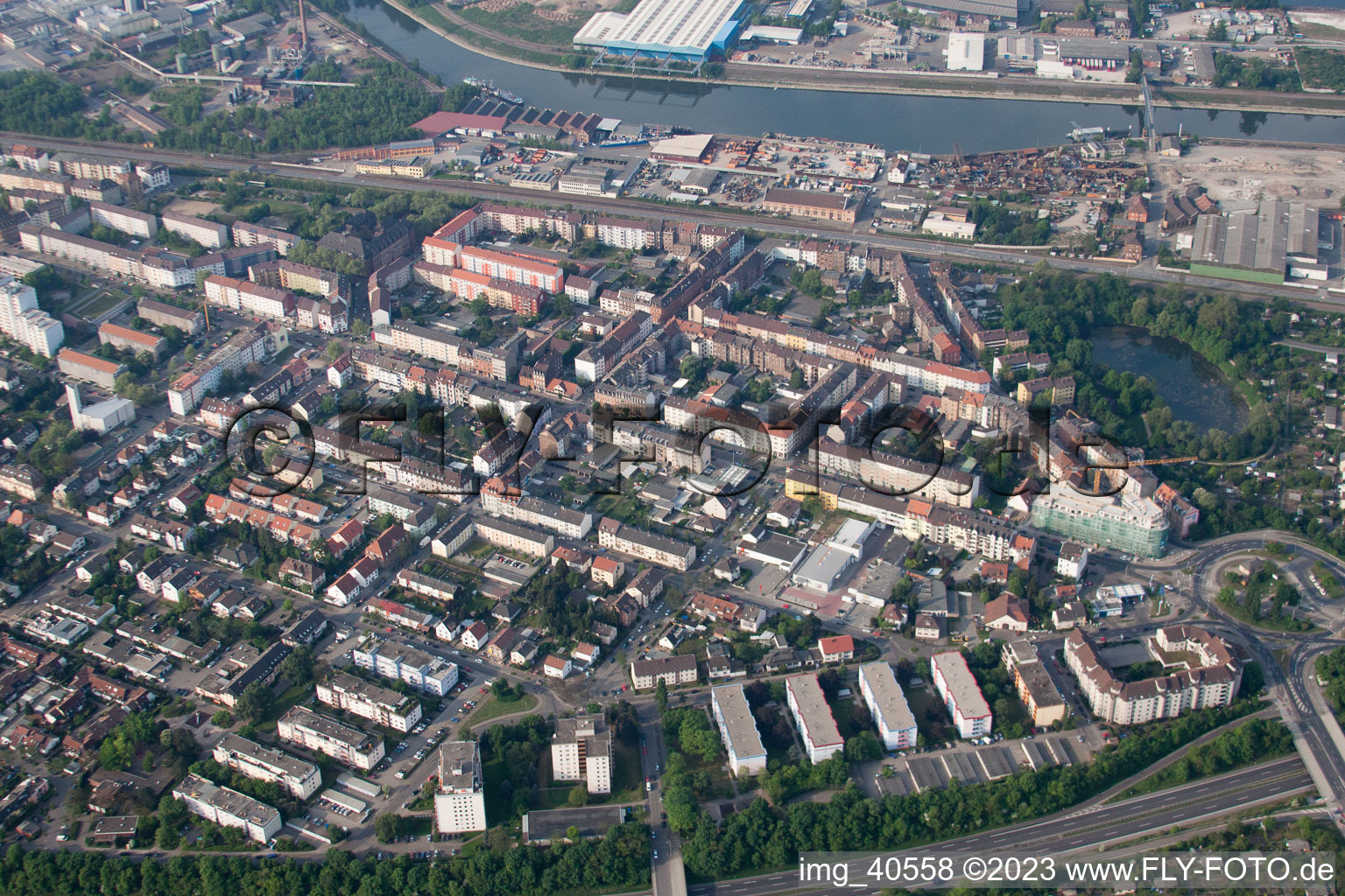 Vue aérienne de Relaisstr à le quartier Rheinau in Mannheim dans le département Bade-Wurtemberg, Allemagne