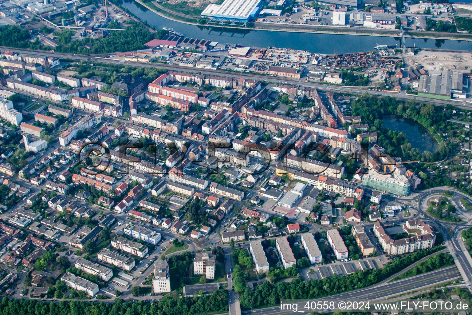 Vue aérienne de Relaisstr à le quartier Rheinau in Mannheim dans le département Bade-Wurtemberg, Allemagne