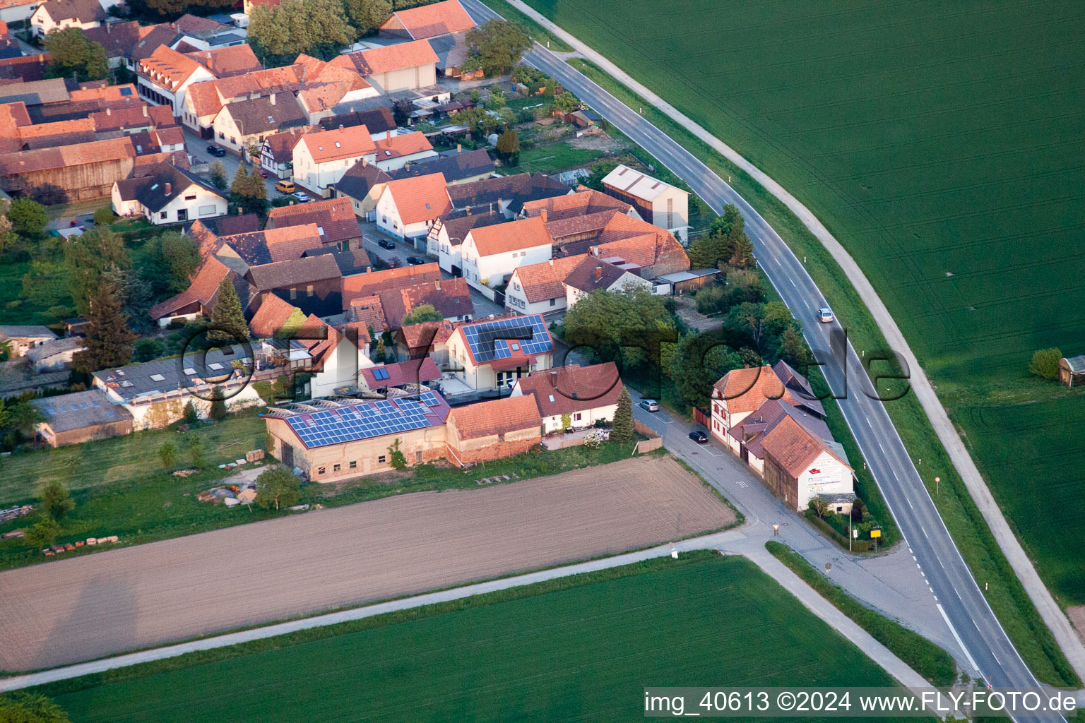 Brehmstr à le quartier Minderslachen in Kandel dans le département Rhénanie-Palatinat, Allemagne d'en haut