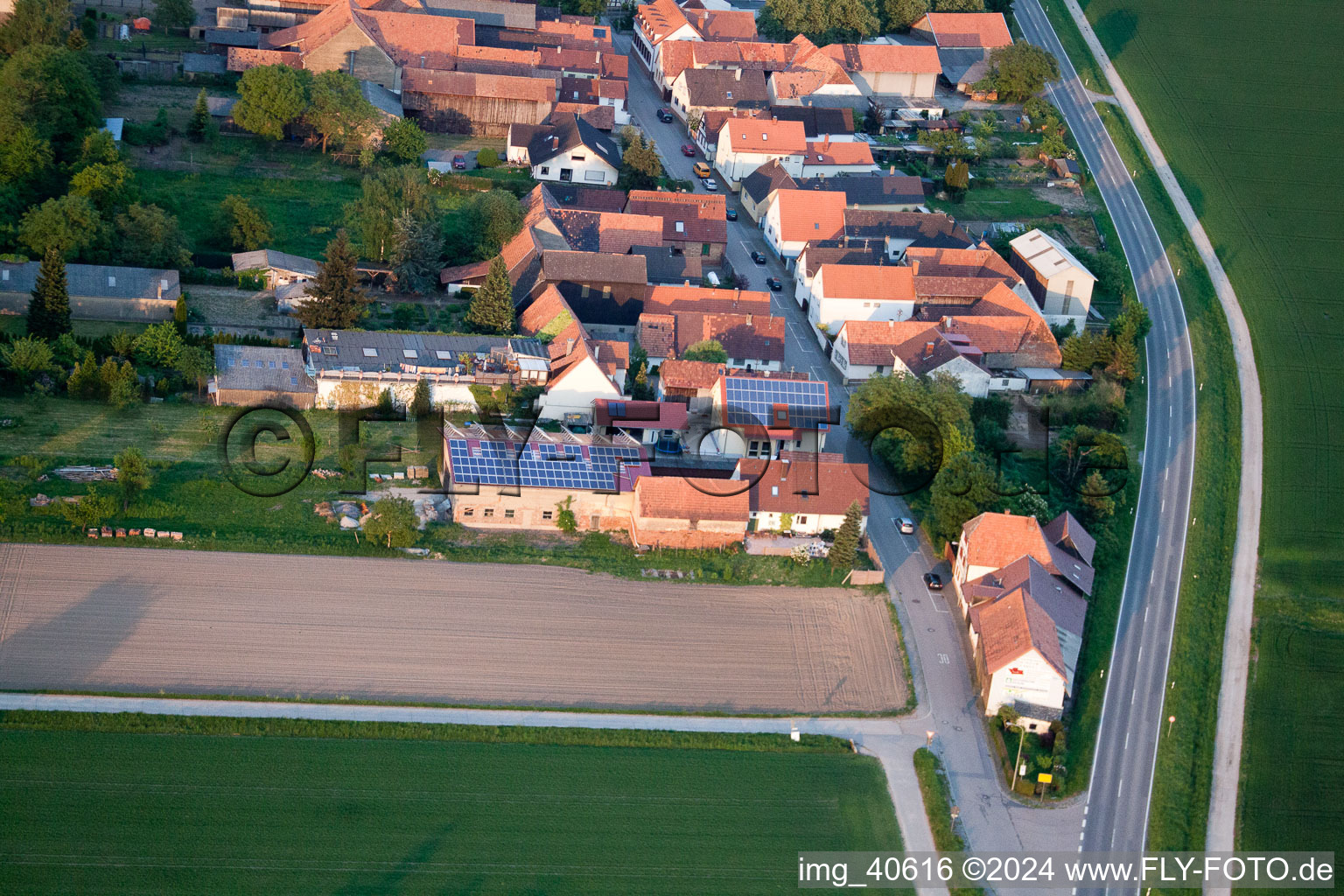 Brehmstr à le quartier Minderslachen in Kandel dans le département Rhénanie-Palatinat, Allemagne vue d'en haut