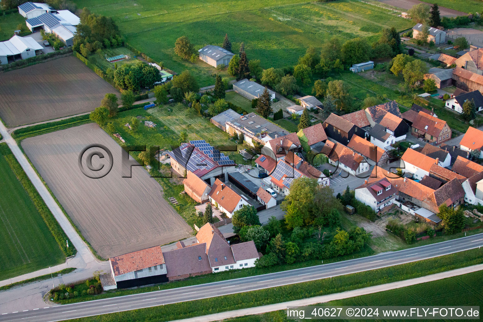 Enregistrement par drone de Brehmstr à le quartier Minderslachen in Kandel dans le département Rhénanie-Palatinat, Allemagne