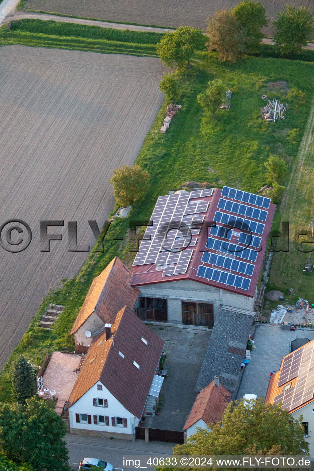 Brehmstr à le quartier Minderslachen in Kandel dans le département Rhénanie-Palatinat, Allemagne d'un drone