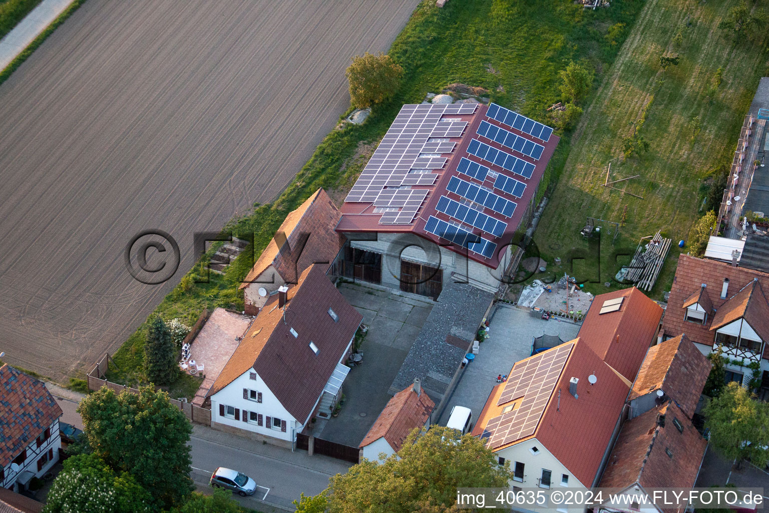 Brehmstr à le quartier Minderslachen in Kandel dans le département Rhénanie-Palatinat, Allemagne vu d'un drone