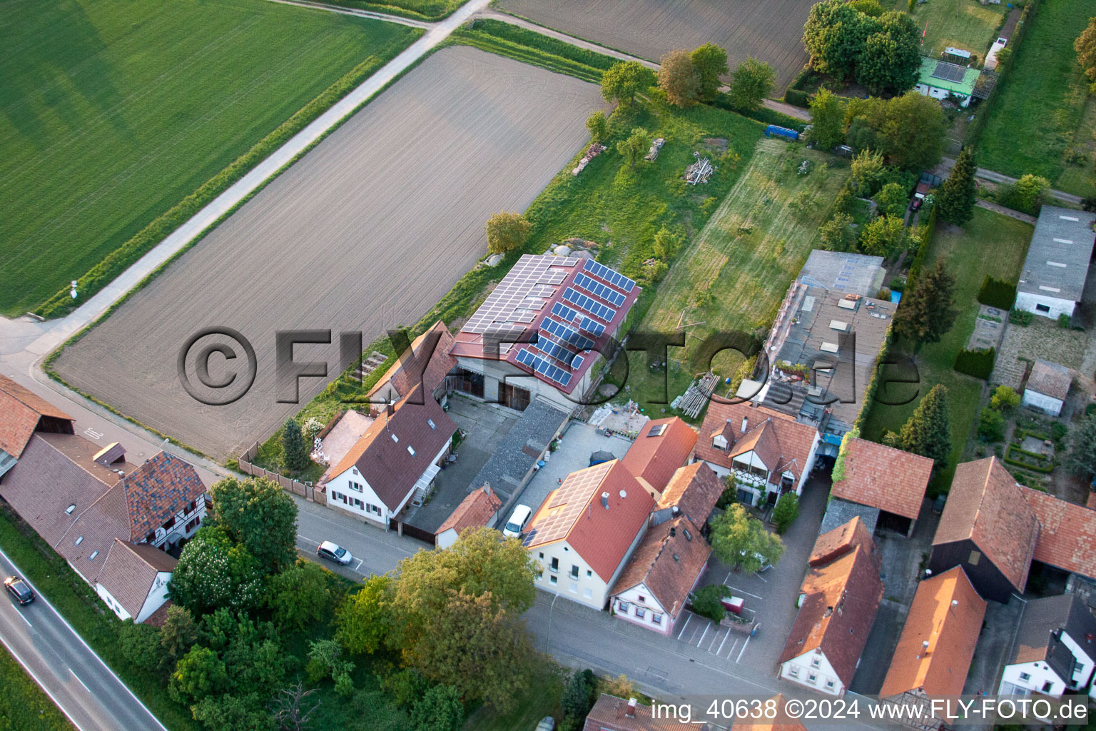 Vue aérienne de Brehmstr à le quartier Minderslachen in Kandel dans le département Rhénanie-Palatinat, Allemagne