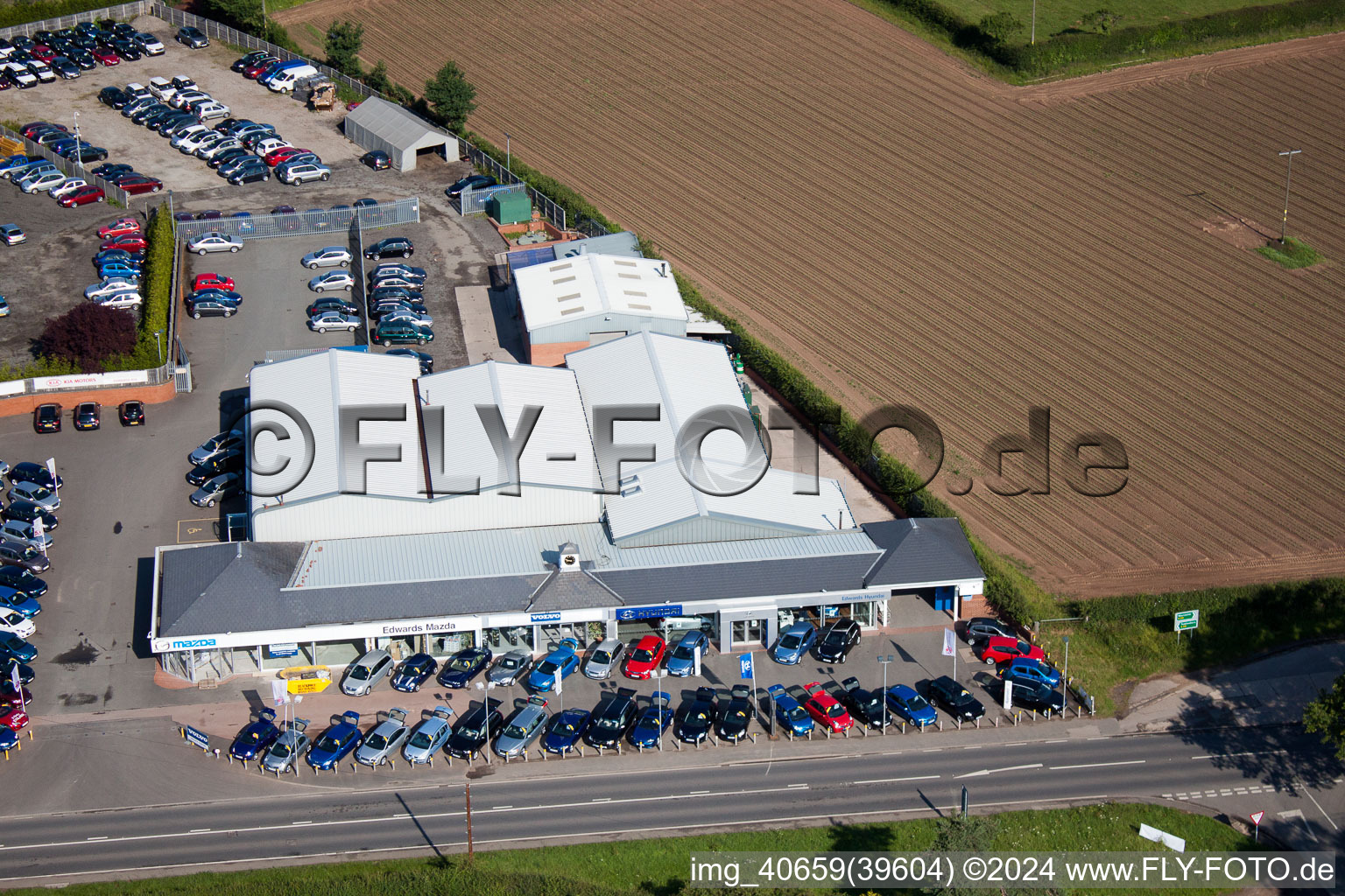 Vue oblique de Garage Edwards Hyundai Baynhall 19 Main Road Kempsey Worcester, Worcestershire à Draycott dans le département Angleterre, Grande Bretagne