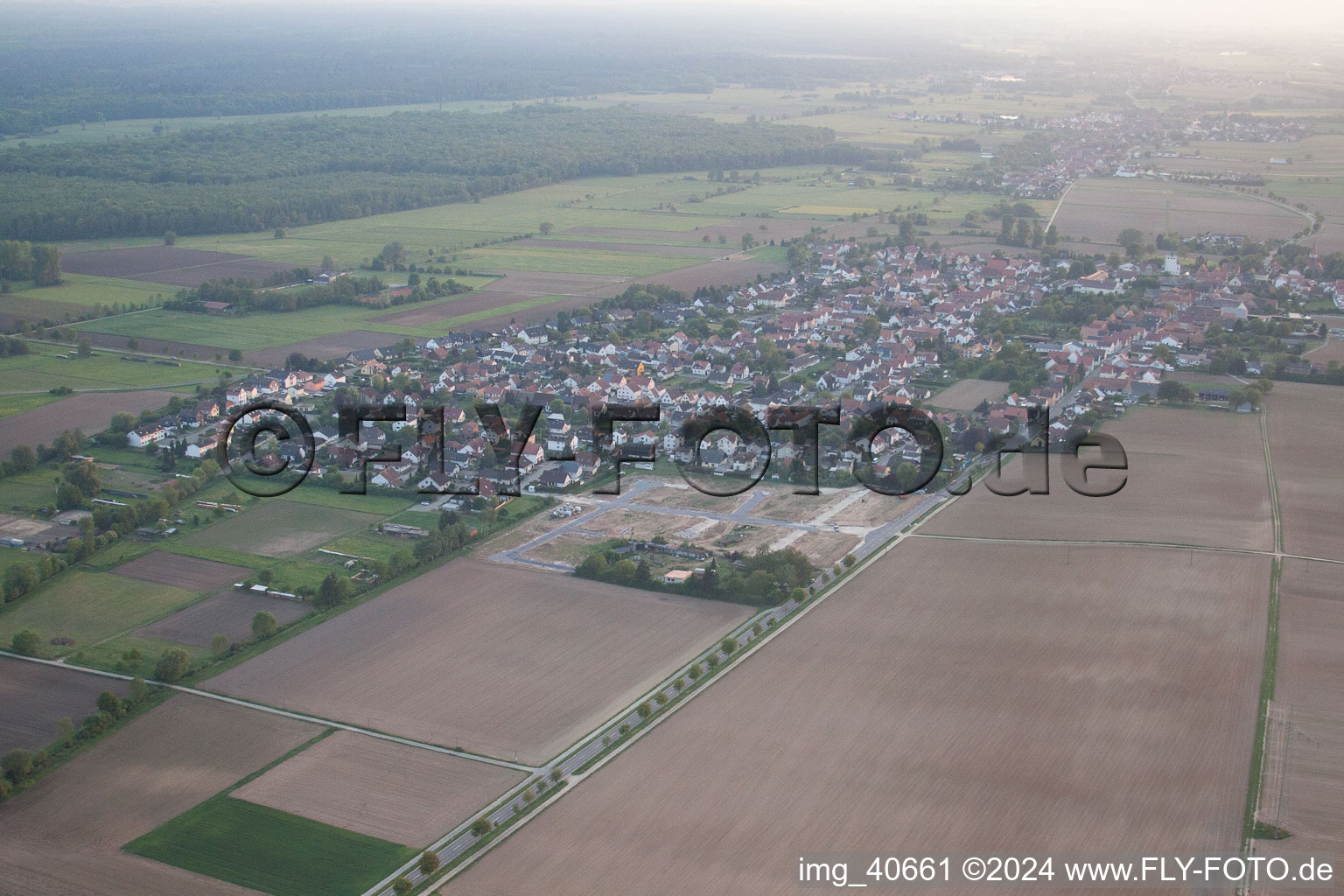 Enregistrement par drone de Minfeld dans le département Rhénanie-Palatinat, Allemagne