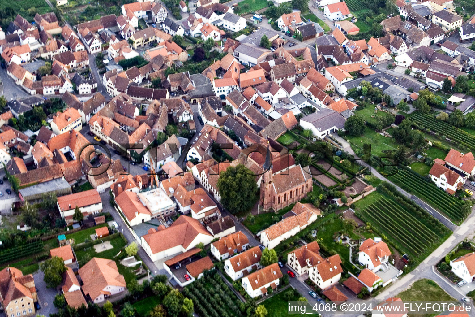 Vue aérienne de Birkweiler dans le département Rhénanie-Palatinat, Allemagne