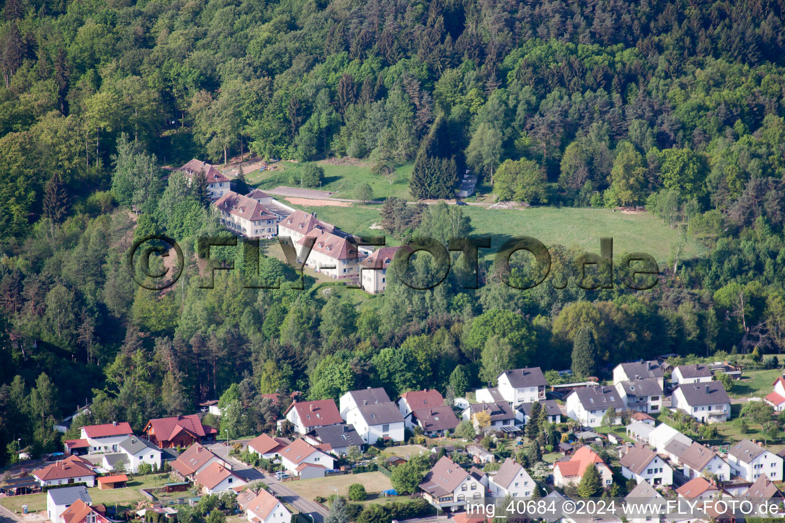 Vue aérienne de Altschlossstraße 2-8 à Eppenbrunn dans le département Rhénanie-Palatinat, Allemagne