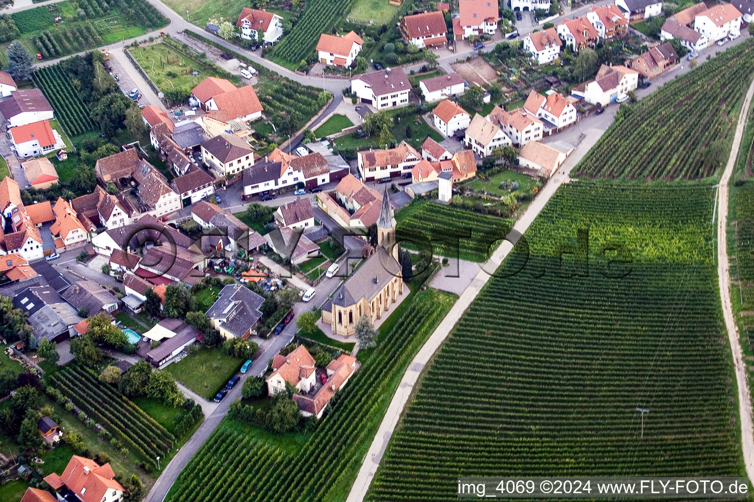 Photographie aérienne de Birkweiler dans le département Rhénanie-Palatinat, Allemagne