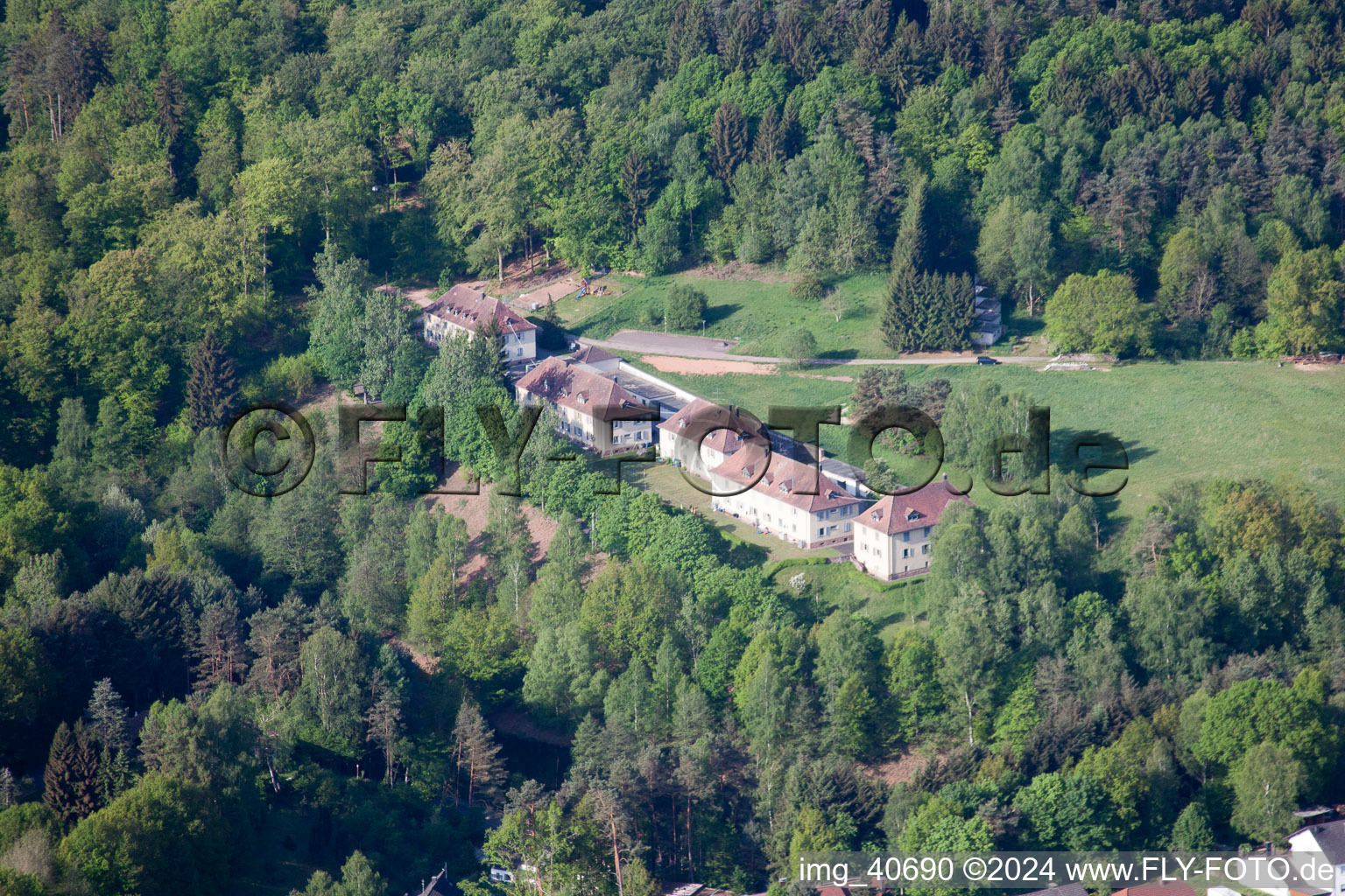 Vue aérienne de Altschlossstraße 2-8 à Eppenbrunn dans le département Rhénanie-Palatinat, Allemagne