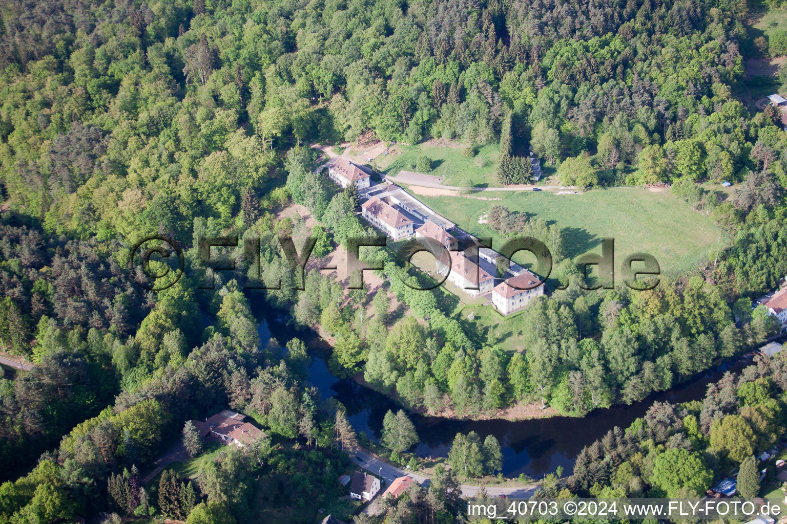 Vue oblique de Altschlossstraße 2-8 à Eppenbrunn dans le département Rhénanie-Palatinat, Allemagne